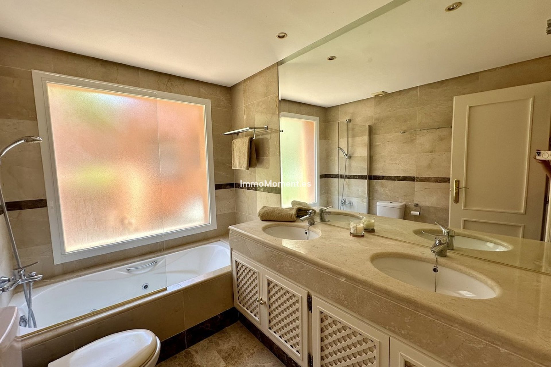 Resale - Apartment - Marbella - Nueva Andalucía