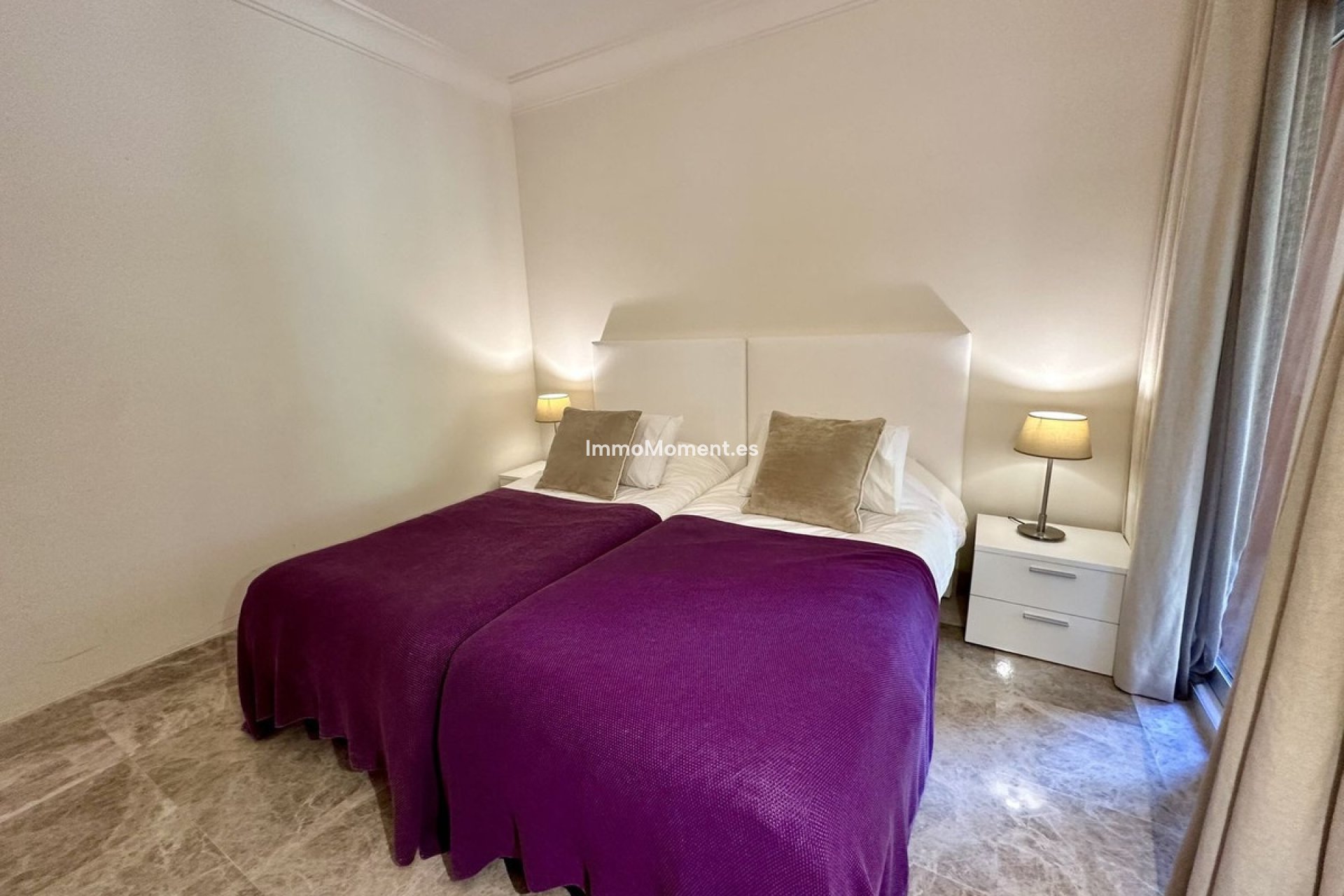 Resale - Apartment - Marbella - Nueva Andalucía