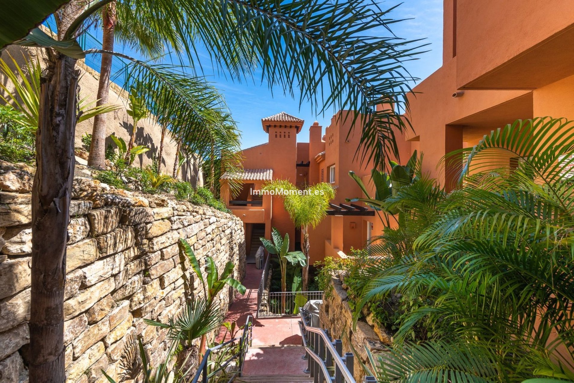 Resale - Apartment - Marbella - Nueva Andalucía