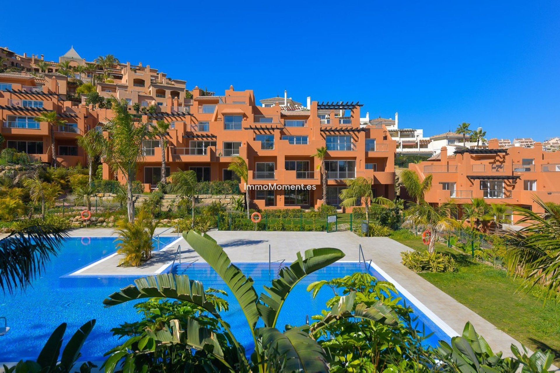 Resale - Apartment - Marbella - Nueva Andalucía