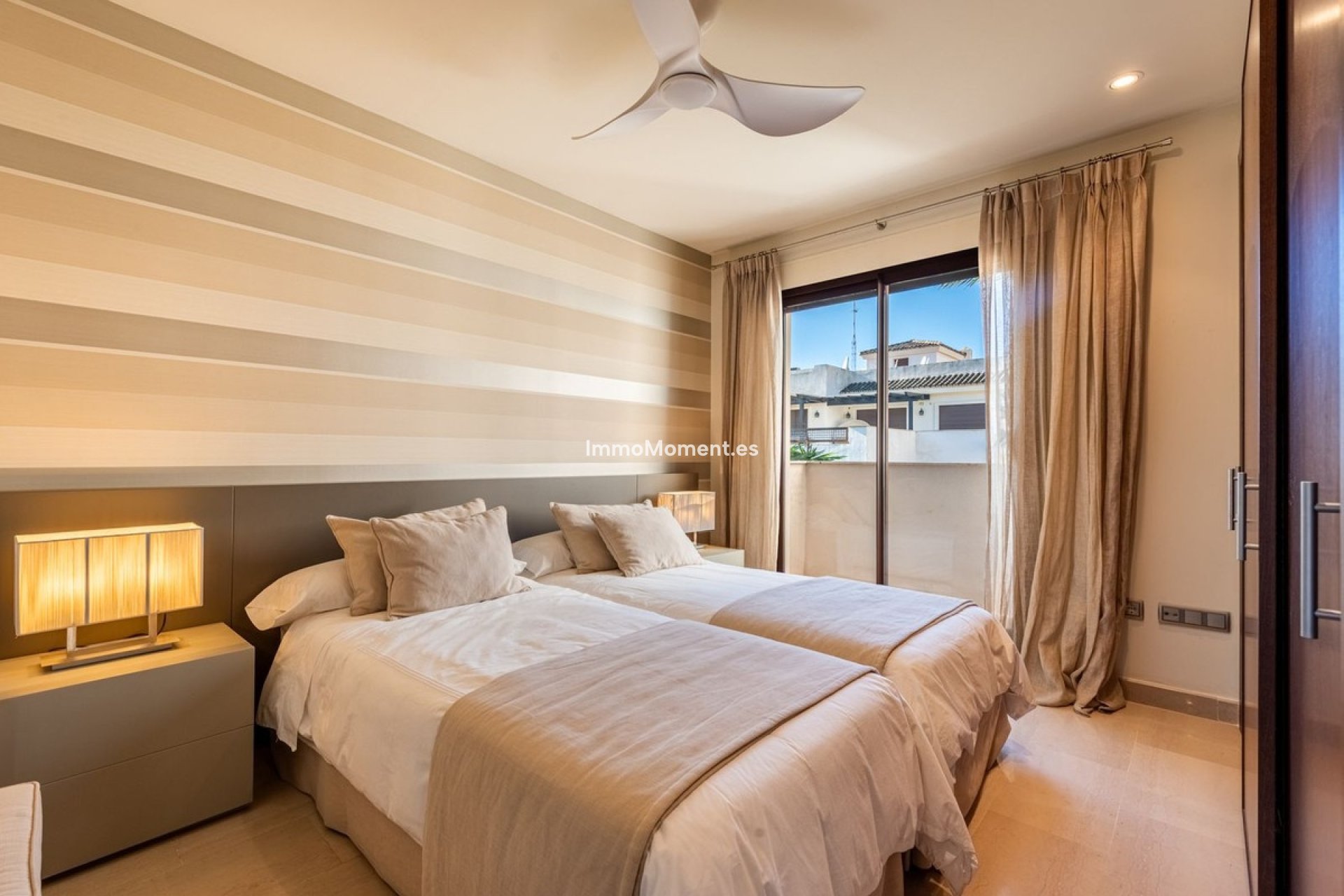 Resale - Apartment - Marbella - Nueva Andalucía