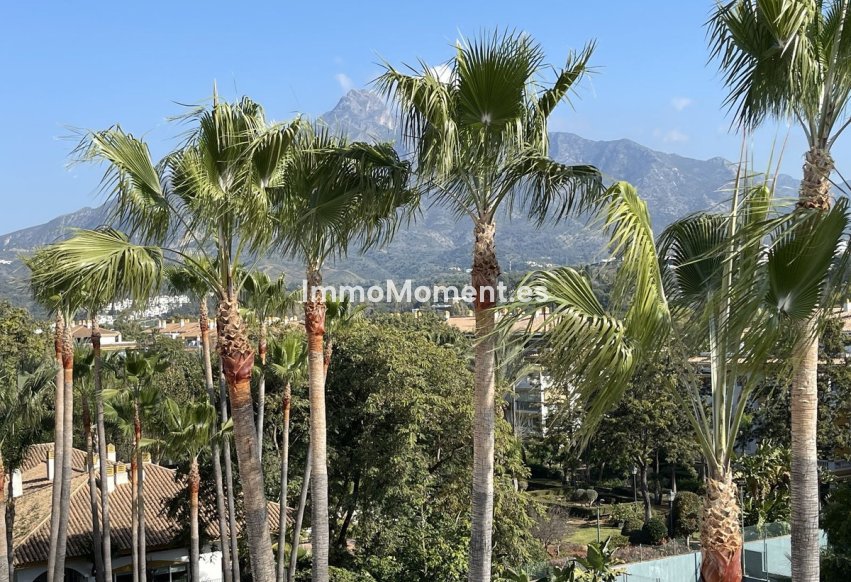 Resale - Apartment - Marbella - Nueva Andalucía