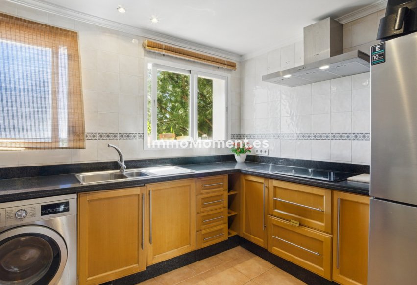 Resale - Apartment - Marbella - Nueva Andalucía