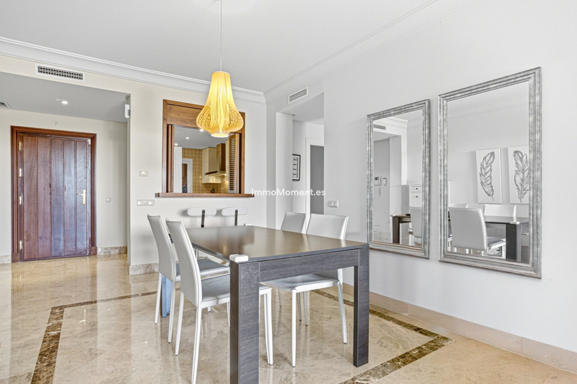 Resale - Apartment - Marbella - Nueva Andalucía