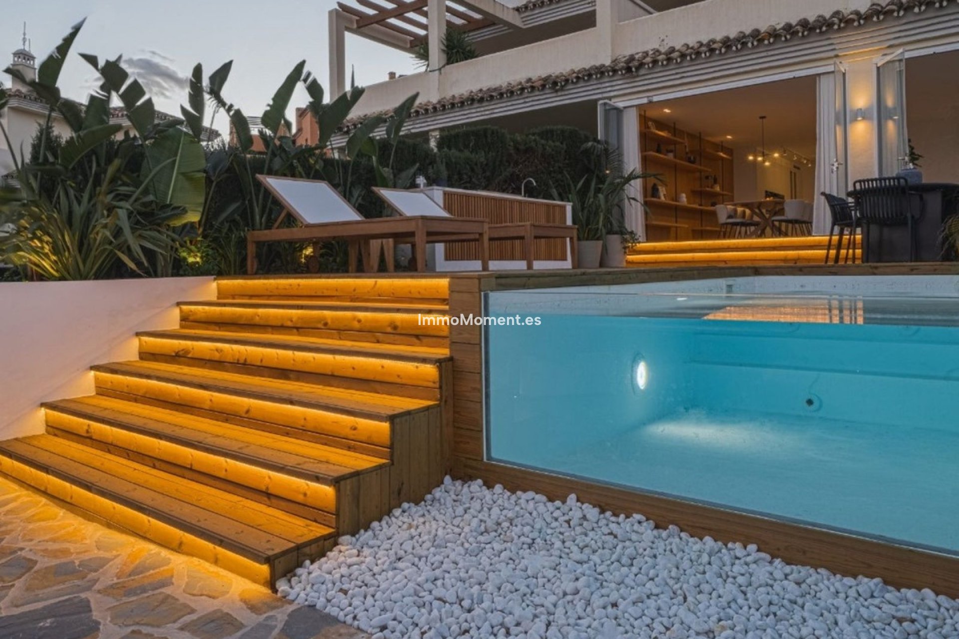 Resale - Apartment - Marbella - Nueva Andalucía