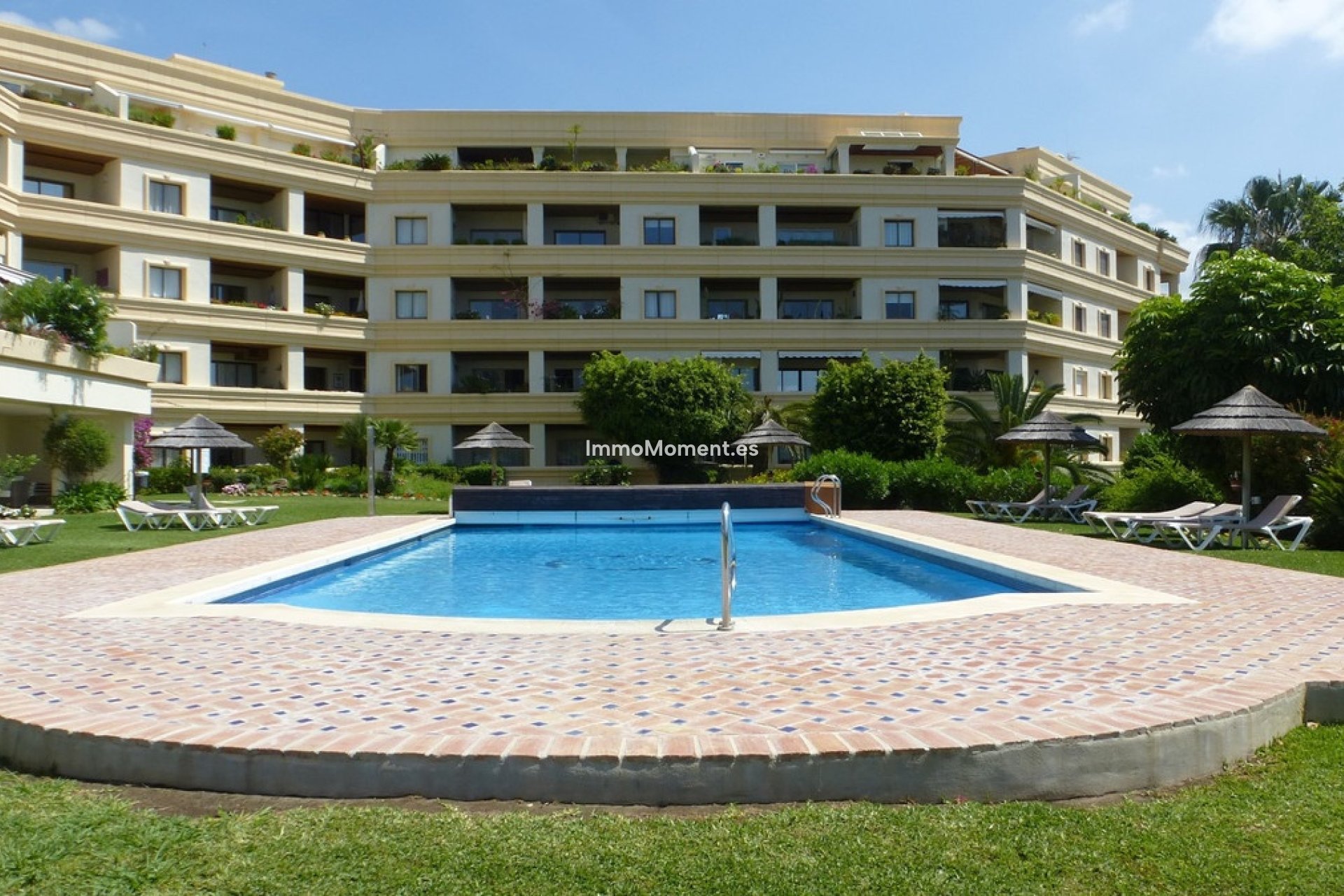 Resale - Apartment - Marbella - Nueva Andalucía