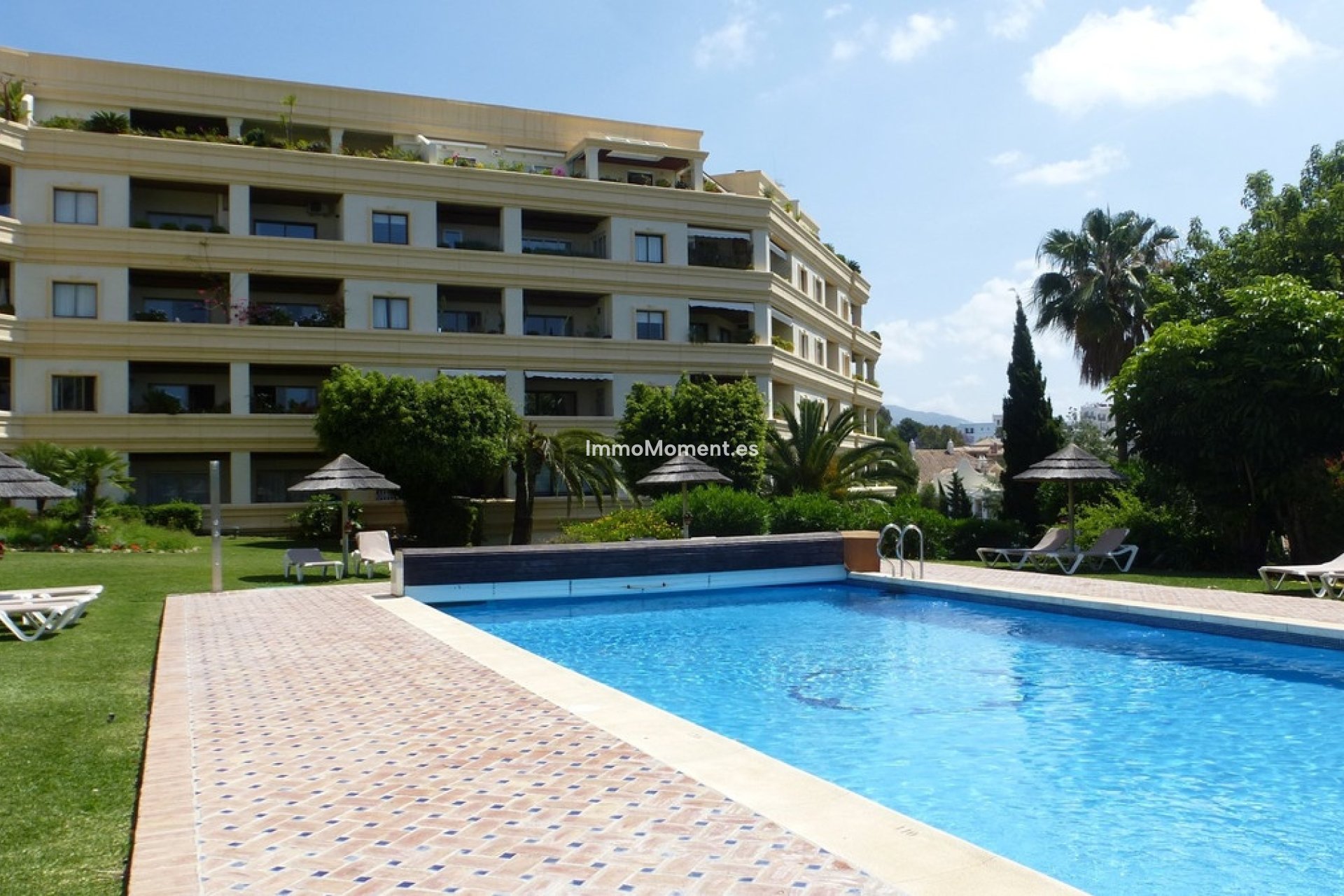 Resale - Apartment - Marbella - Nueva Andalucía