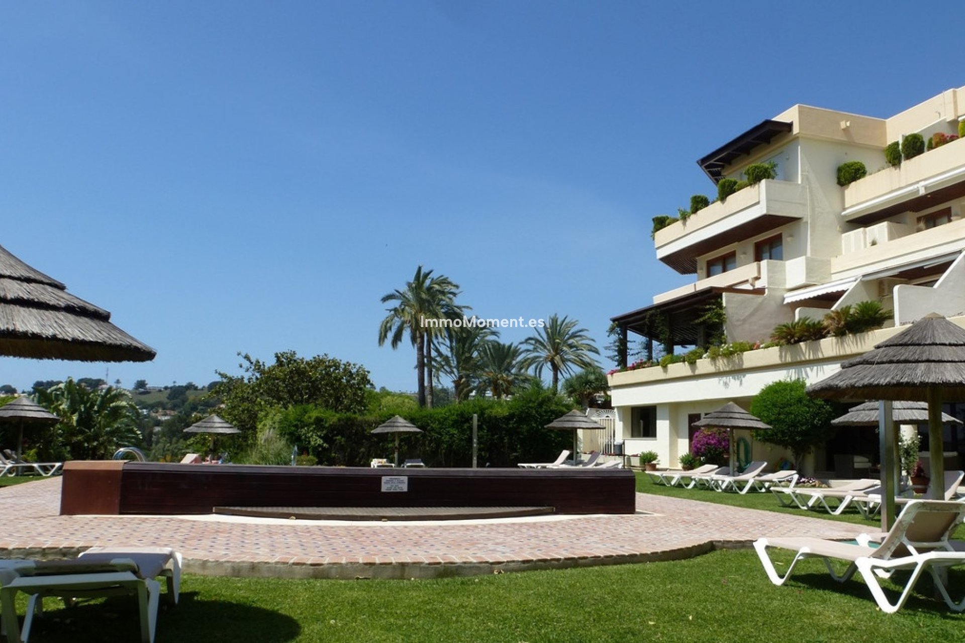Resale - Apartment - Marbella - Nueva Andalucía