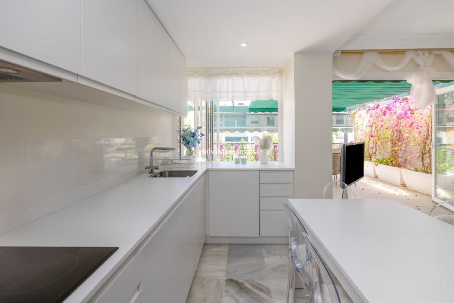 Resale - Apartment - Marbella - Nueva Andalucía