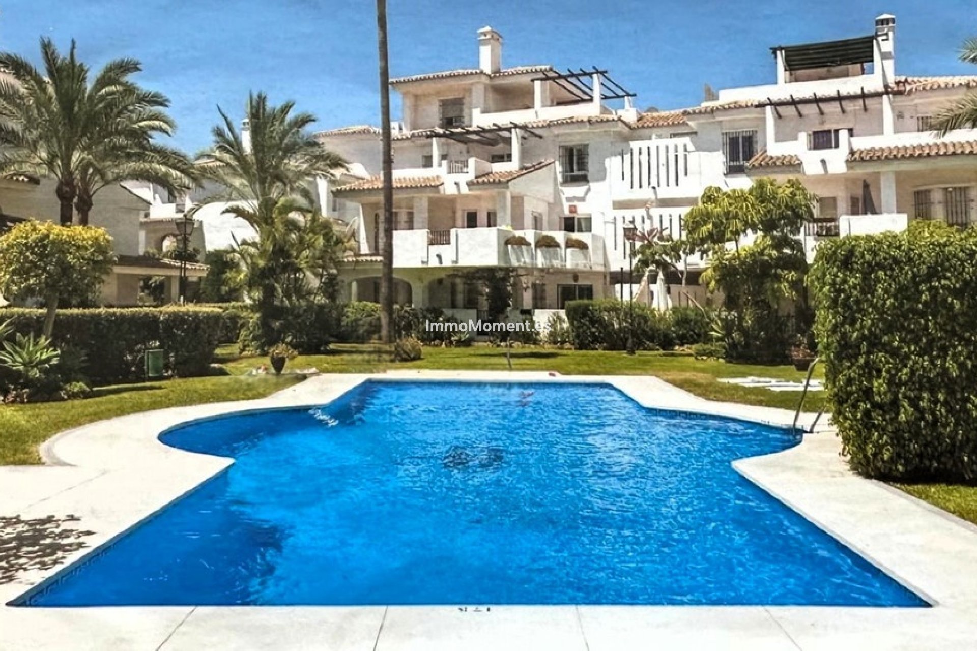 Resale - Apartment - Marbella - Nueva Andalucía