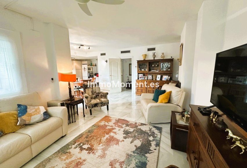 Resale - Apartment - Marbella - Nueva Andalucía