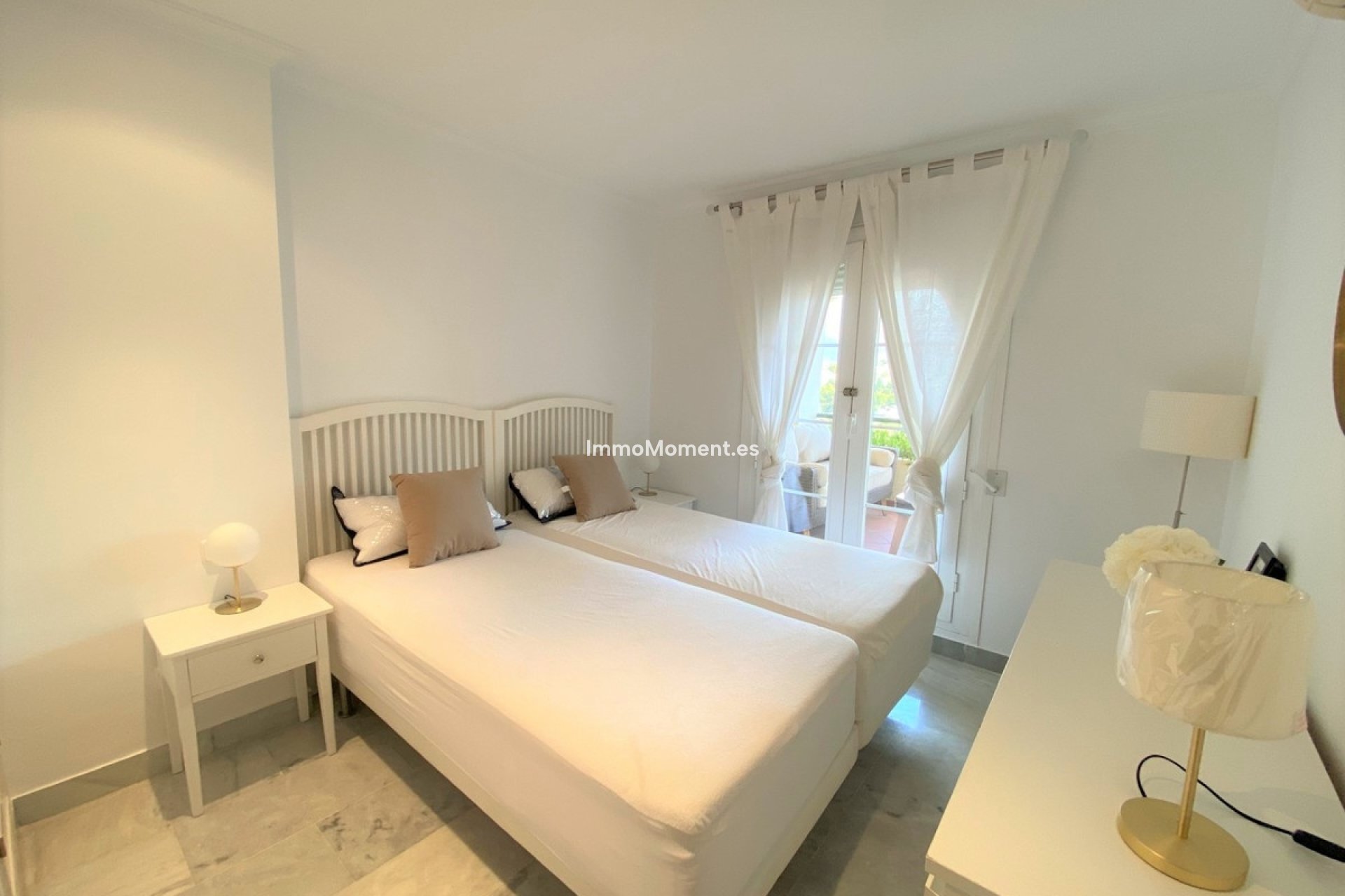 Resale - Apartment - Marbella - Nueva Andalucía