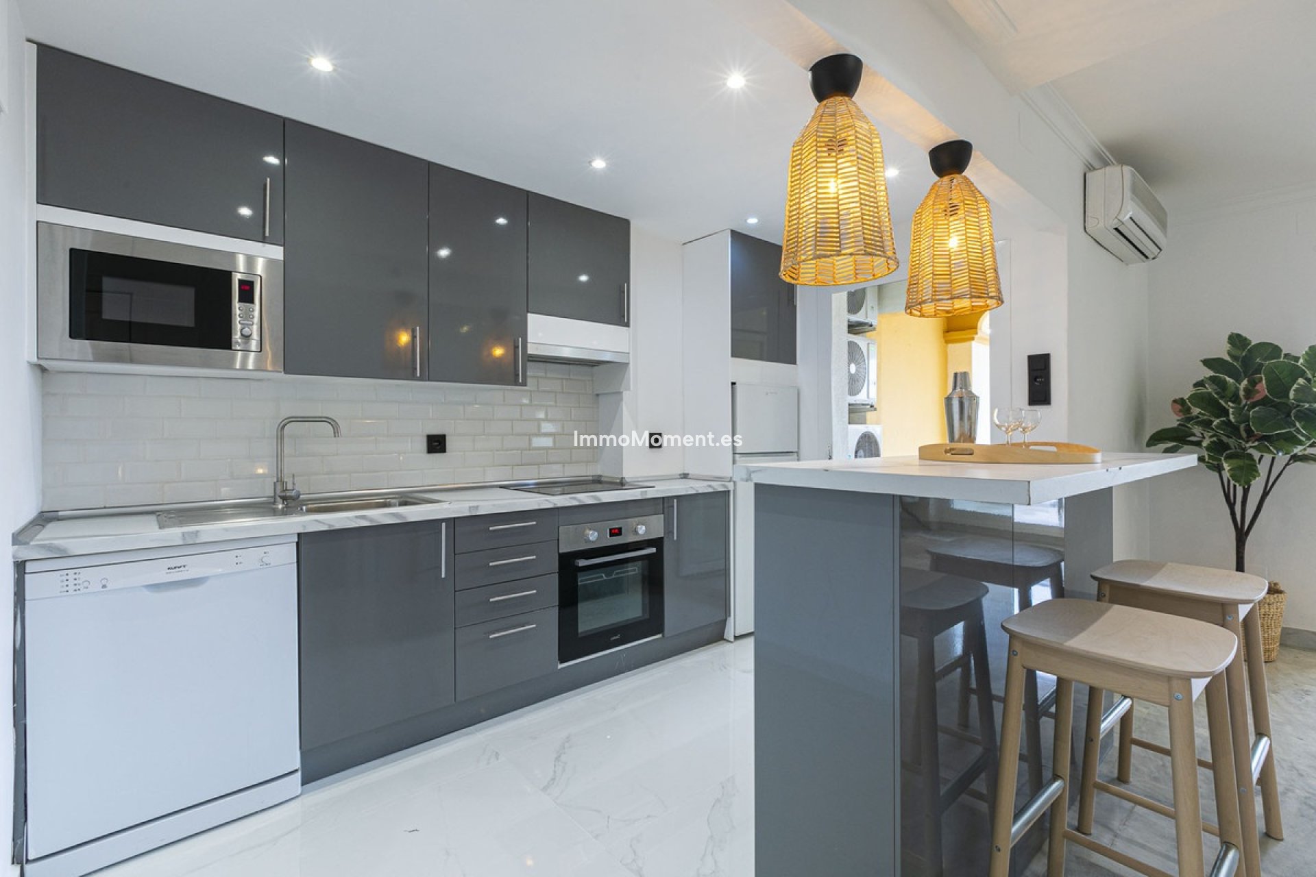 Resale - Apartment - Marbella - Nueva Andalucía