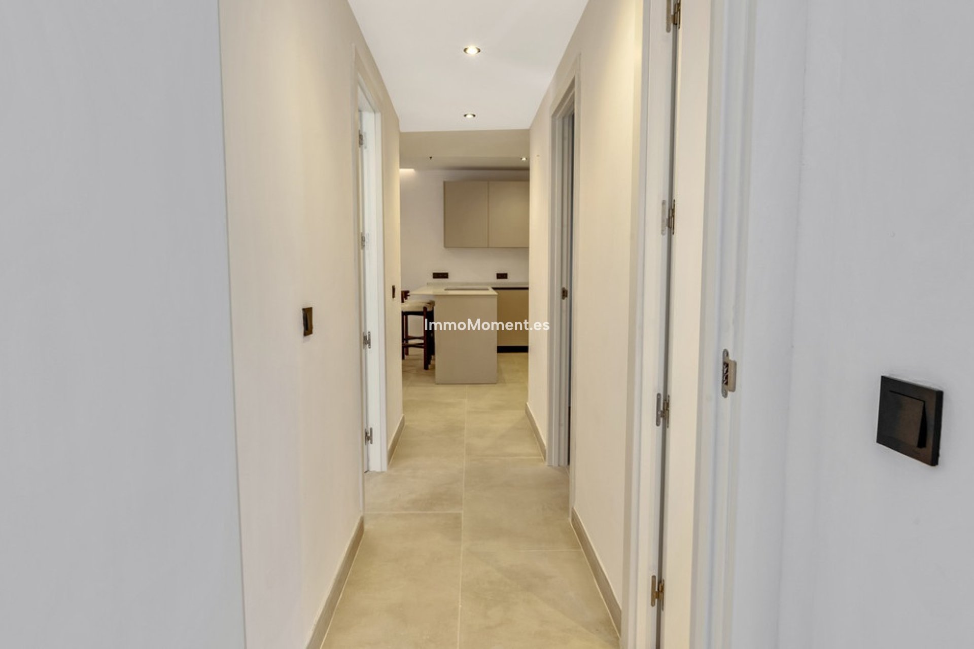 Resale - Apartment - Marbella - Nueva Andalucía