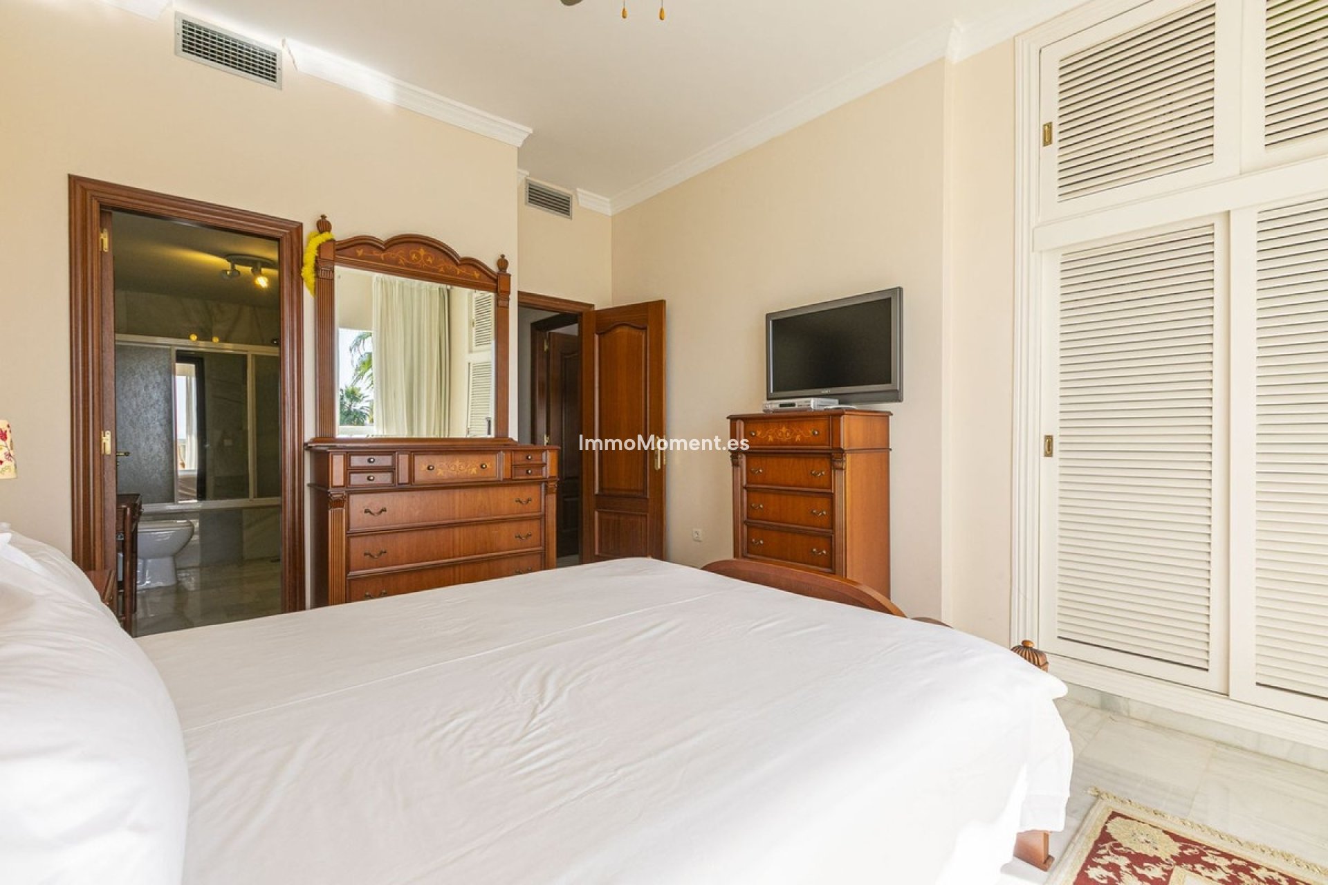 Resale - Apartment - Marbella - Nueva Andalucía