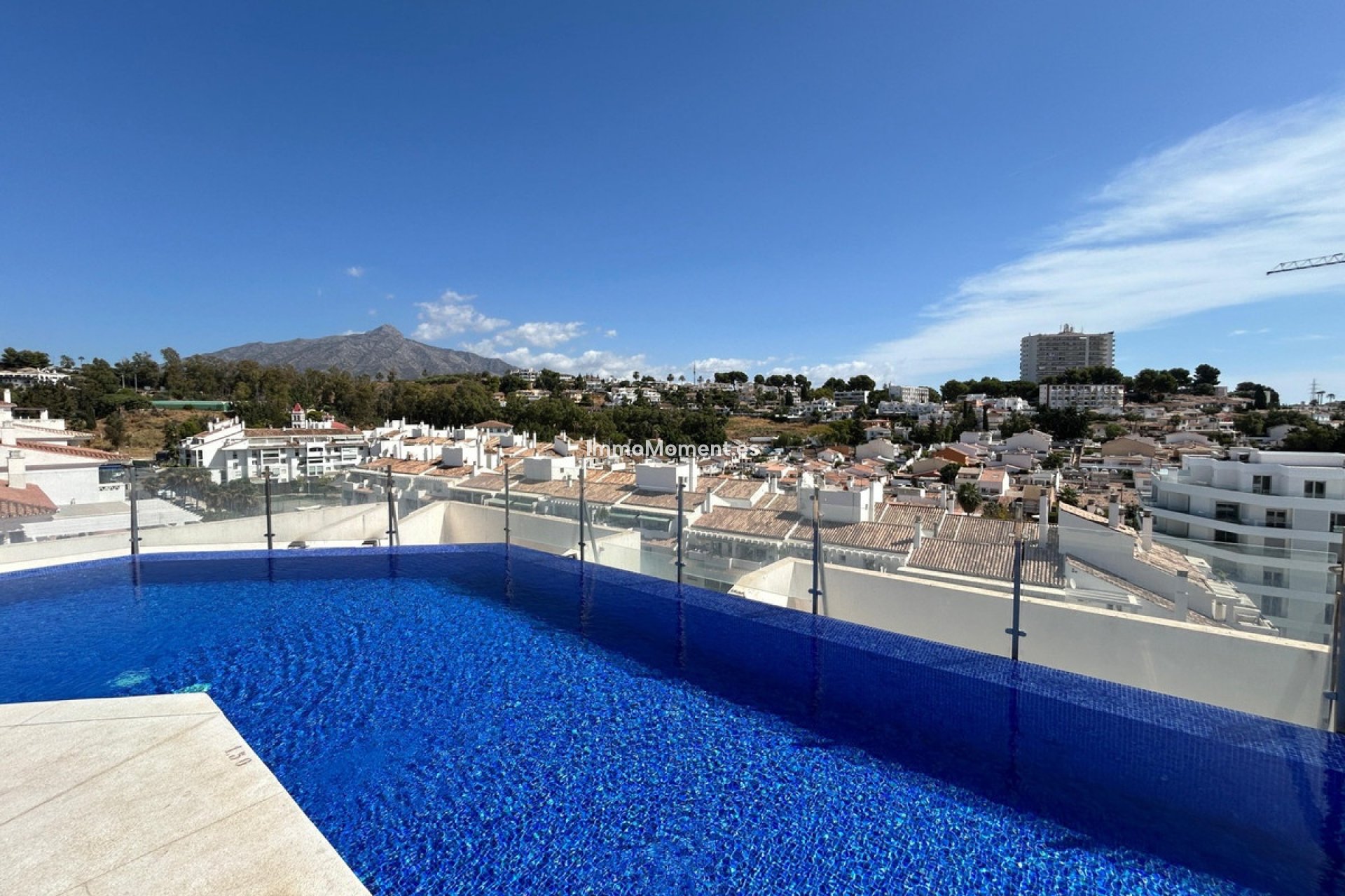 Resale - Apartment - Marbella - Nueva Andalucía