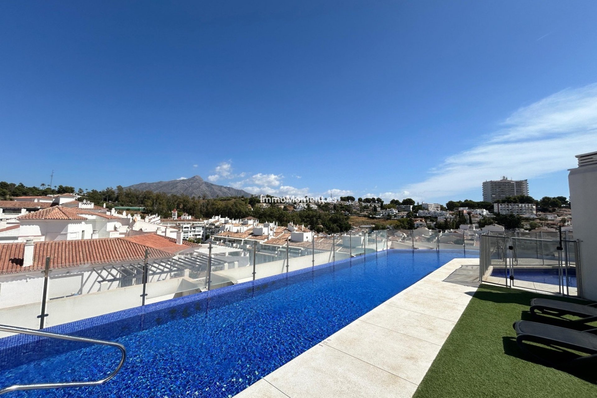 Resale - Apartment - Marbella - Nueva Andalucía