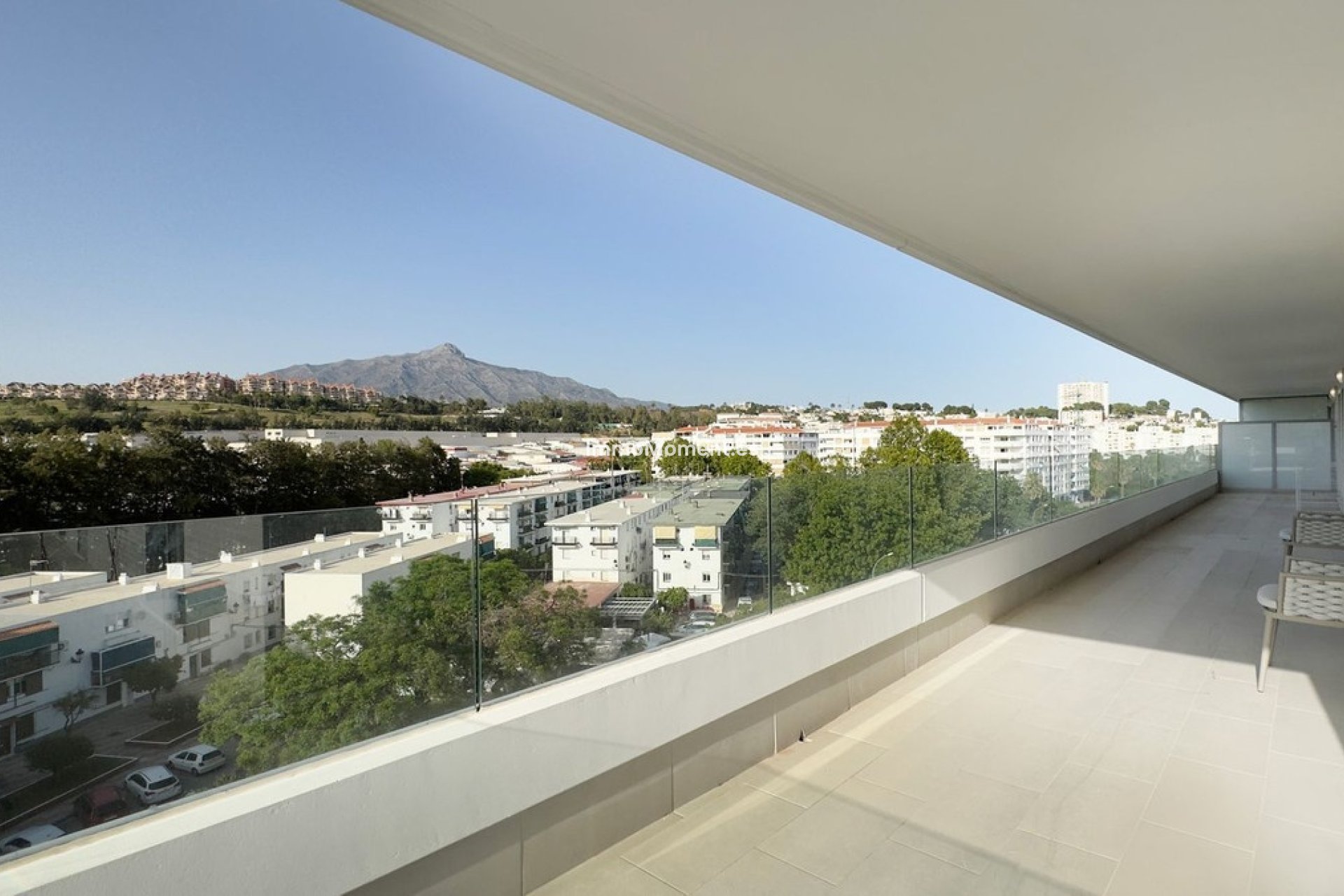 Resale - Apartment - Marbella - Nueva Andalucía