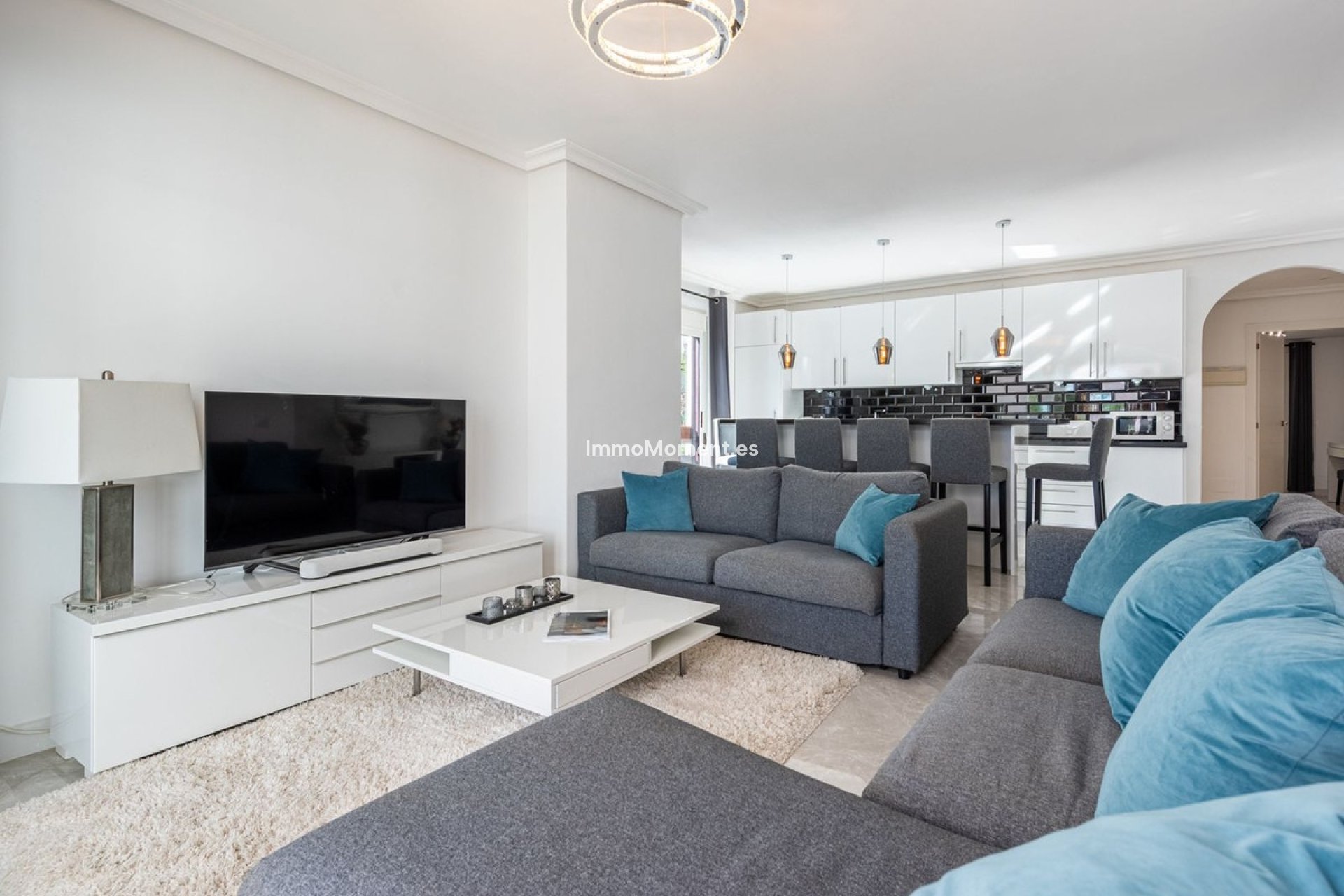 Resale - Apartment - Marbella - Nueva Andalucía