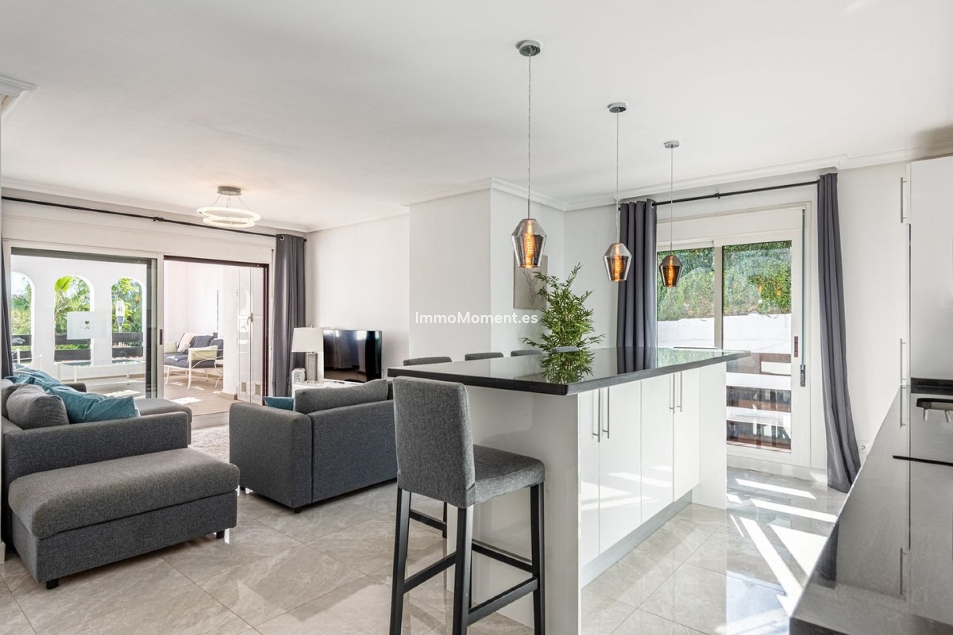 Resale - Apartment - Marbella - Nueva Andalucía