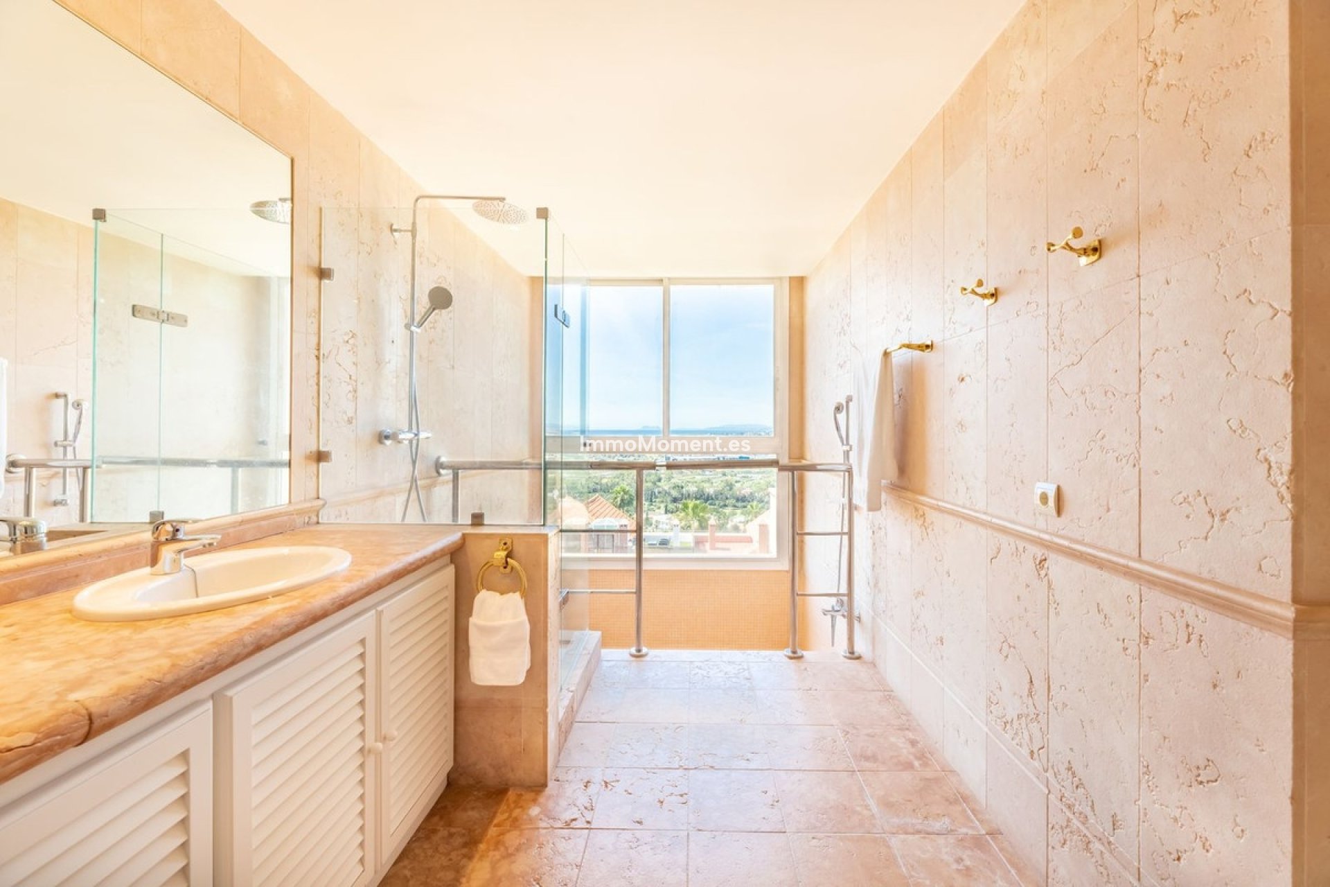 Resale - Apartment - Marbella - Nueva Andalucía