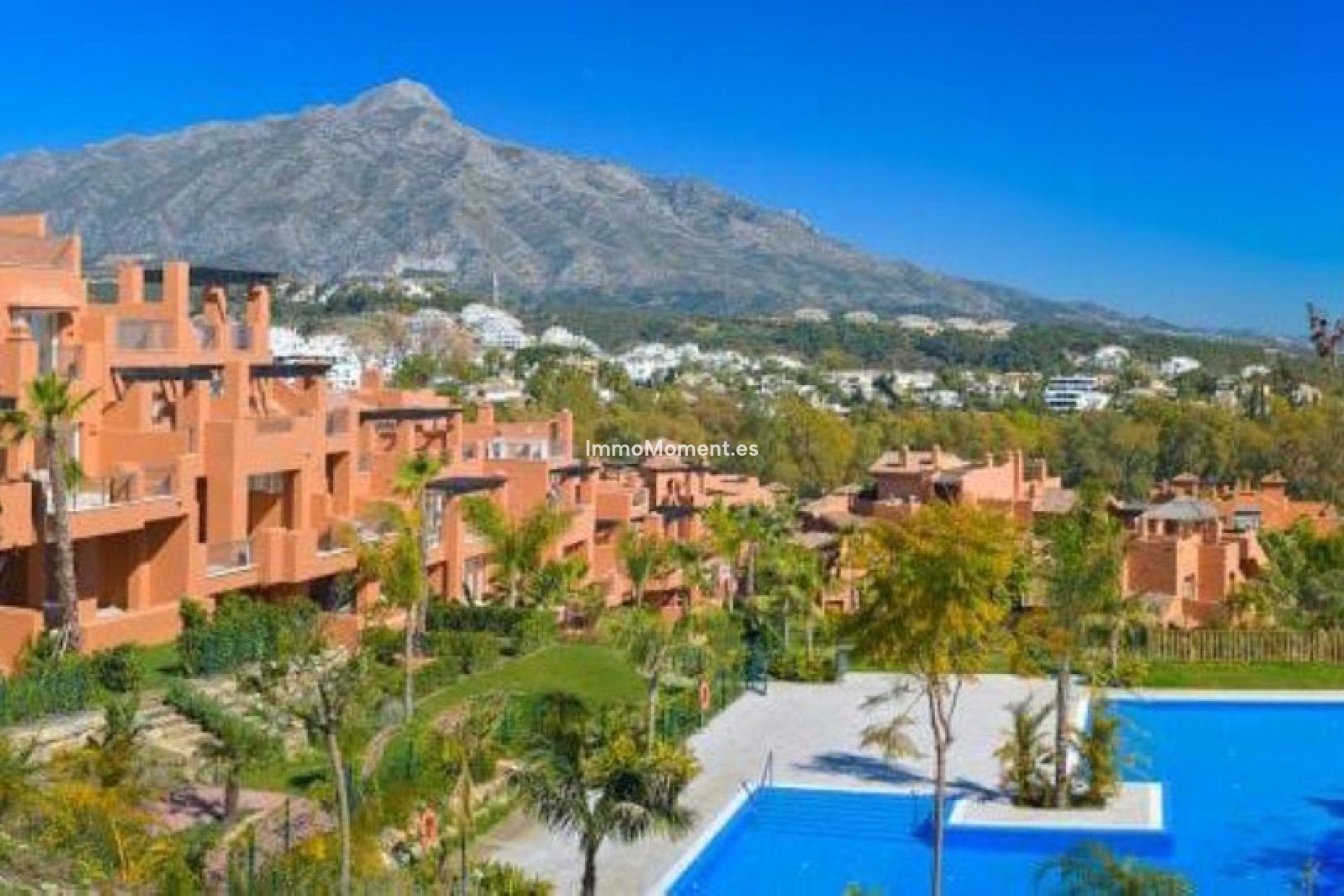 Resale - Apartment - Marbella - Nueva Andalucía