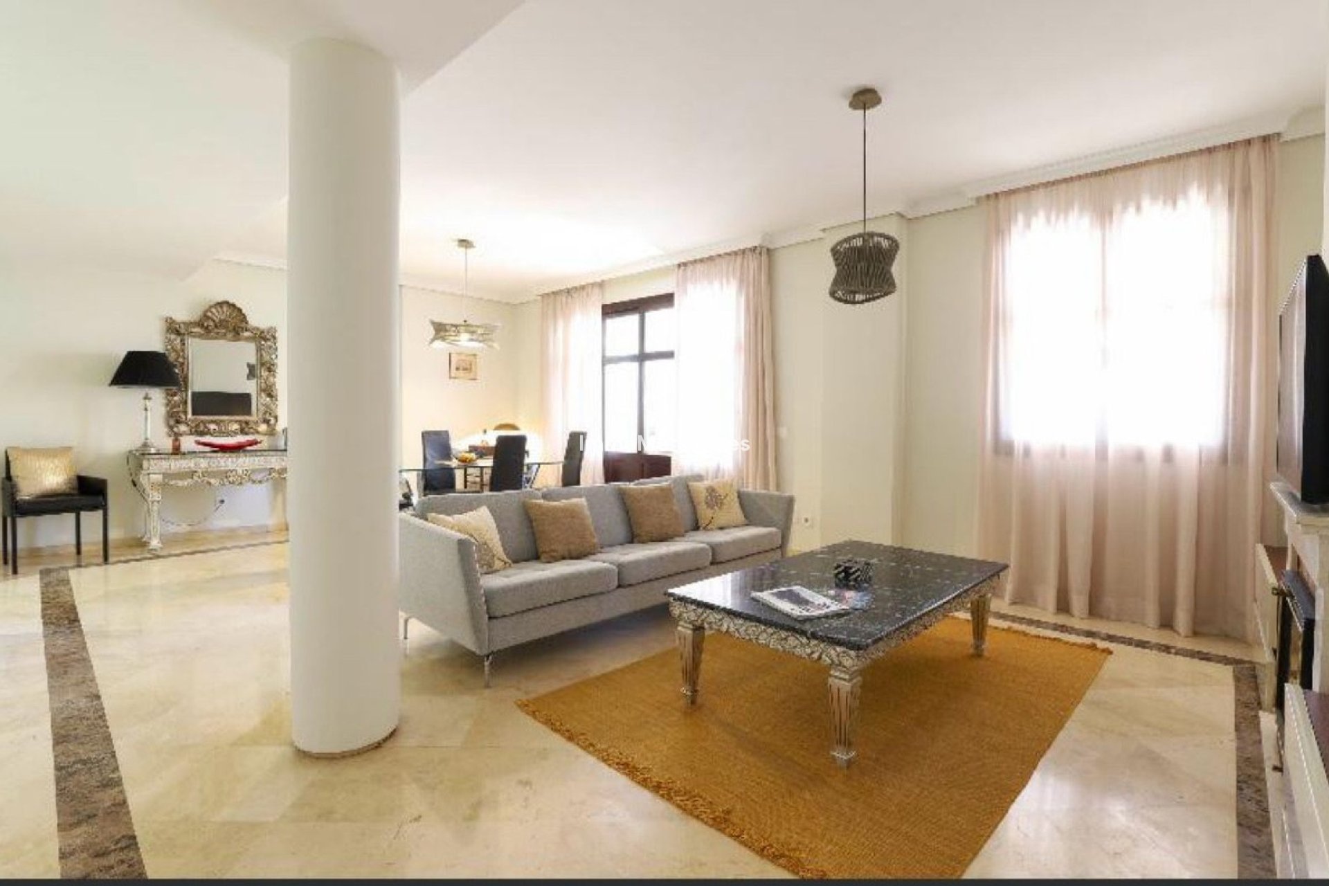 Resale - Apartment - Marbella - Nueva Andalucía
