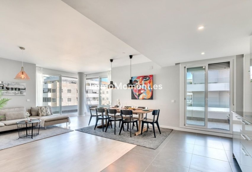 Resale - Apartment - Marbella - Nueva Andalucía