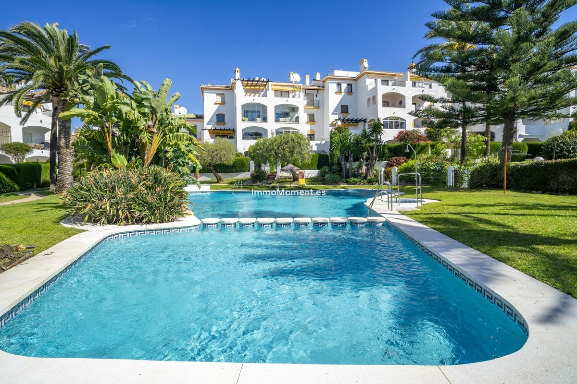 Resale - Apartment - Marbella - Nueva Andalucía
