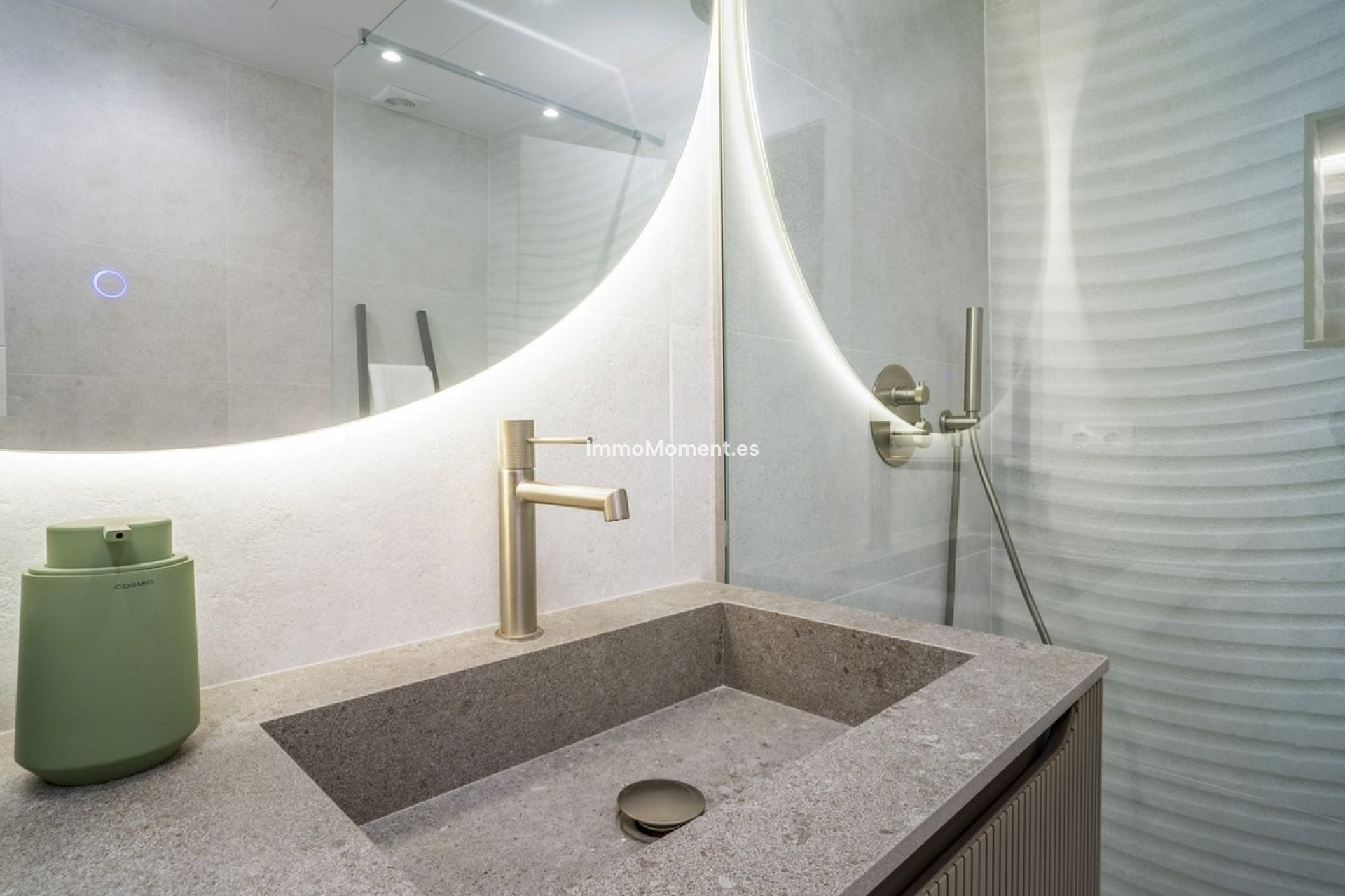 Resale - Apartment - Marbella - Nueva Andalucía