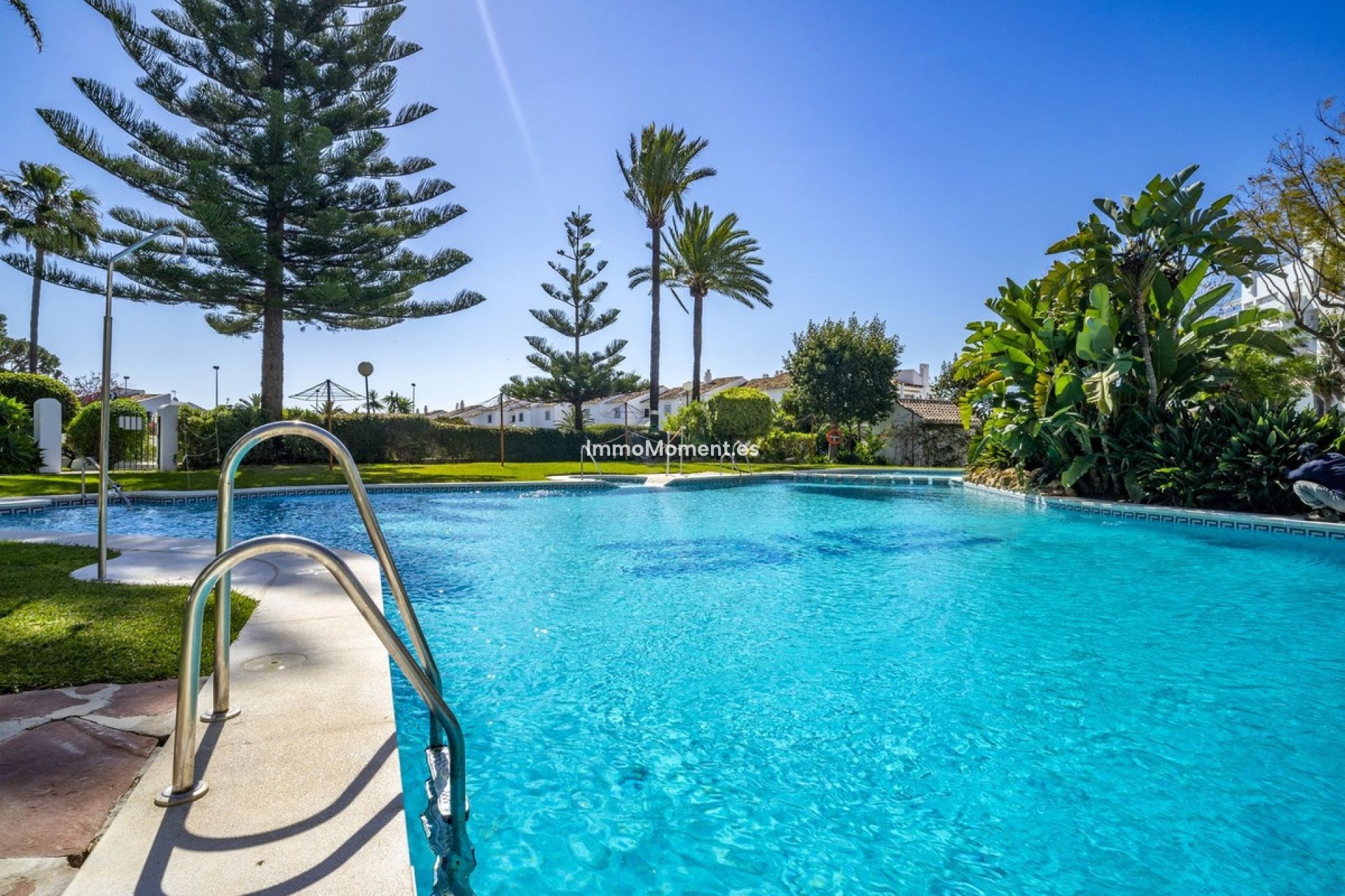 Resale - Apartment - Marbella - Nueva Andalucía