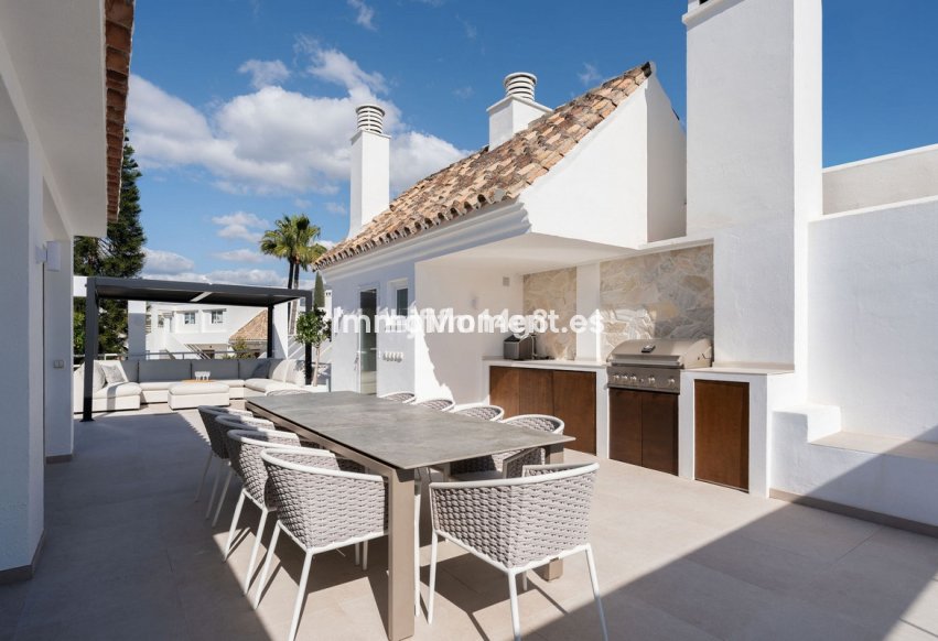 Resale - Apartment - Marbella - Nueva Andalucía