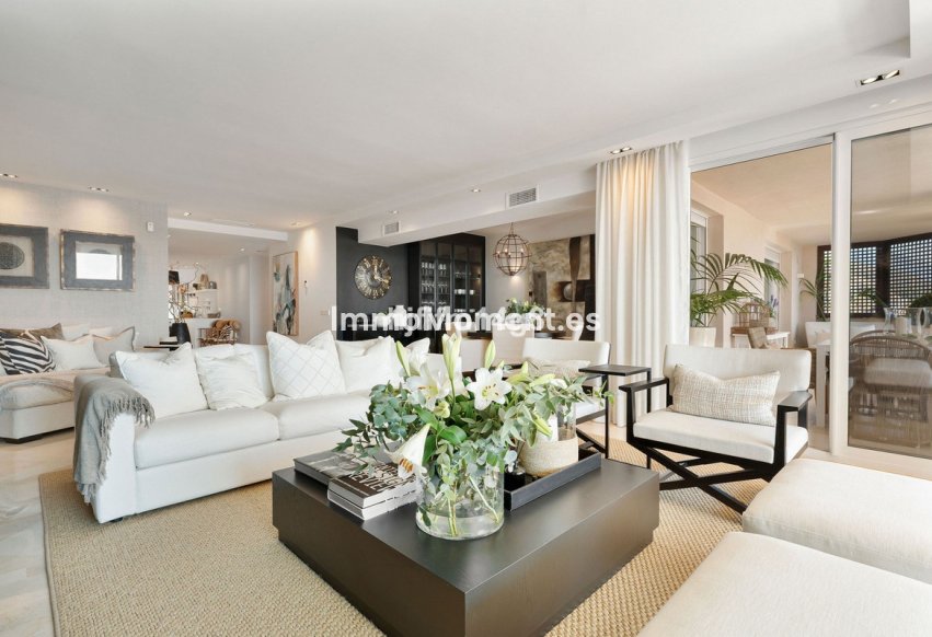 Resale - Apartment - Marbella - Nueva Andalucía