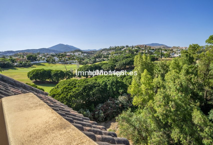 Resale - Apartment - Marbella - Nueva Andalucía