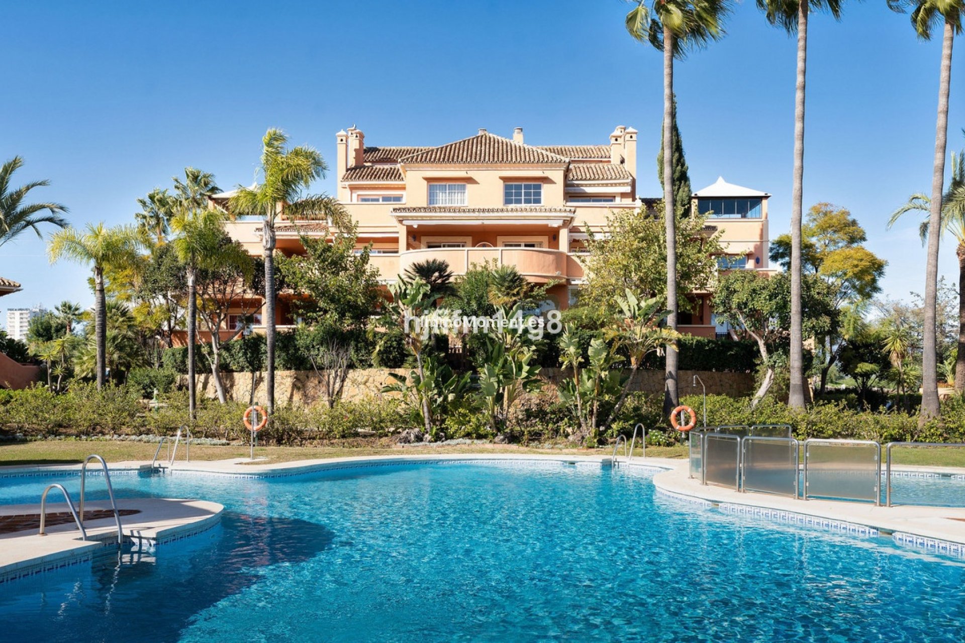 Resale - Apartment - Marbella - Nueva Andalucía