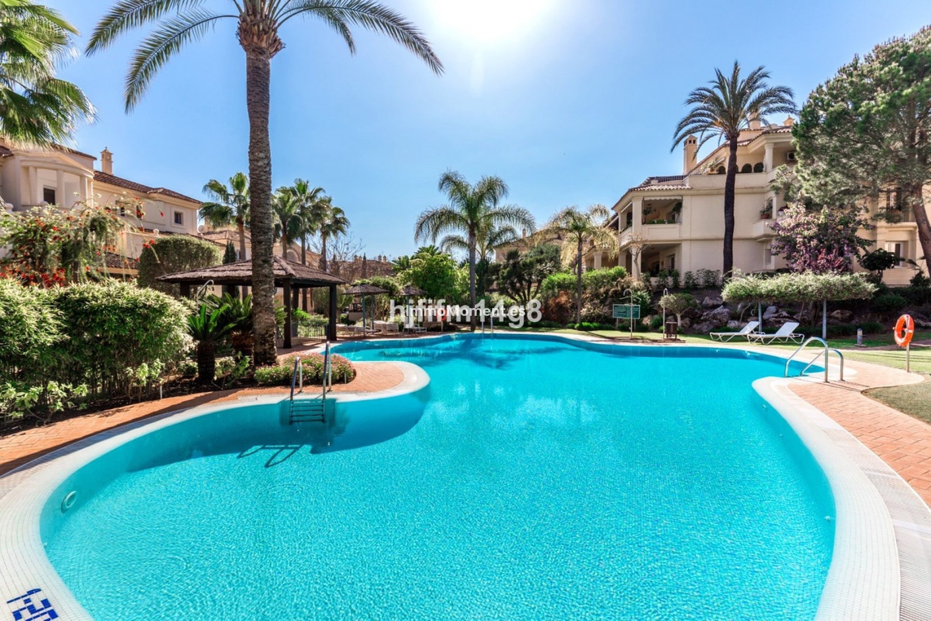Resale - Apartment - Marbella - Nueva Andalucía