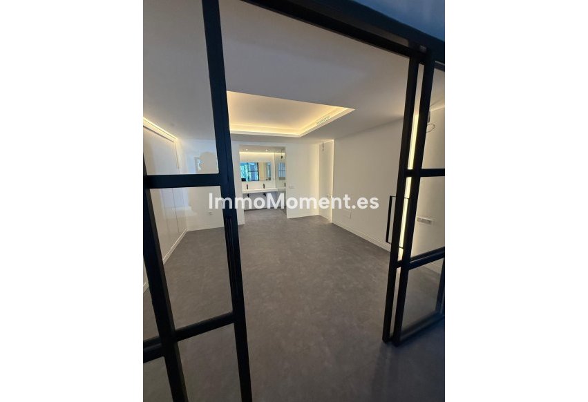 Resale - Apartment - Marbella - Nueva Andalucía