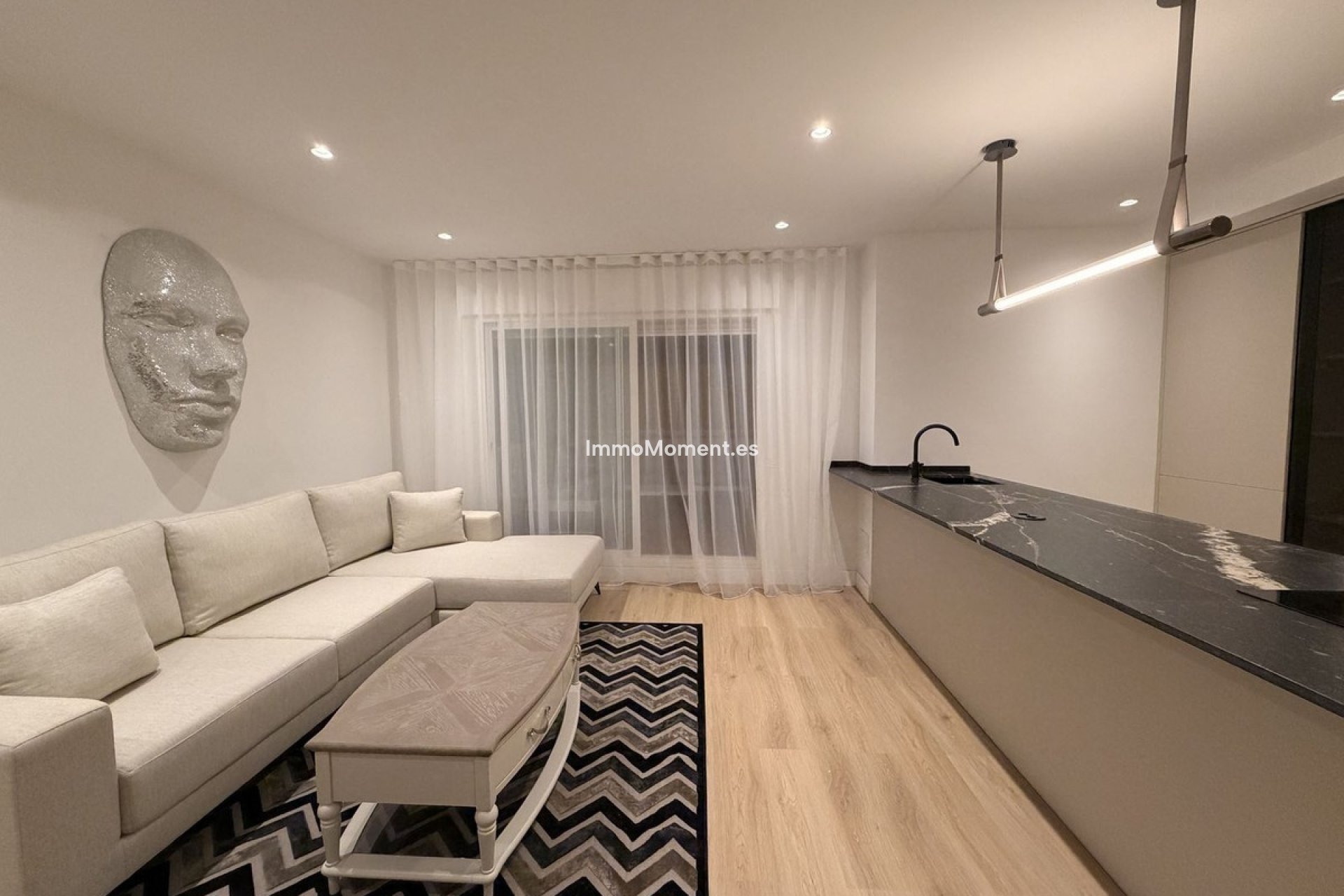 Resale - Apartment - Marbella - Nueva Andalucía