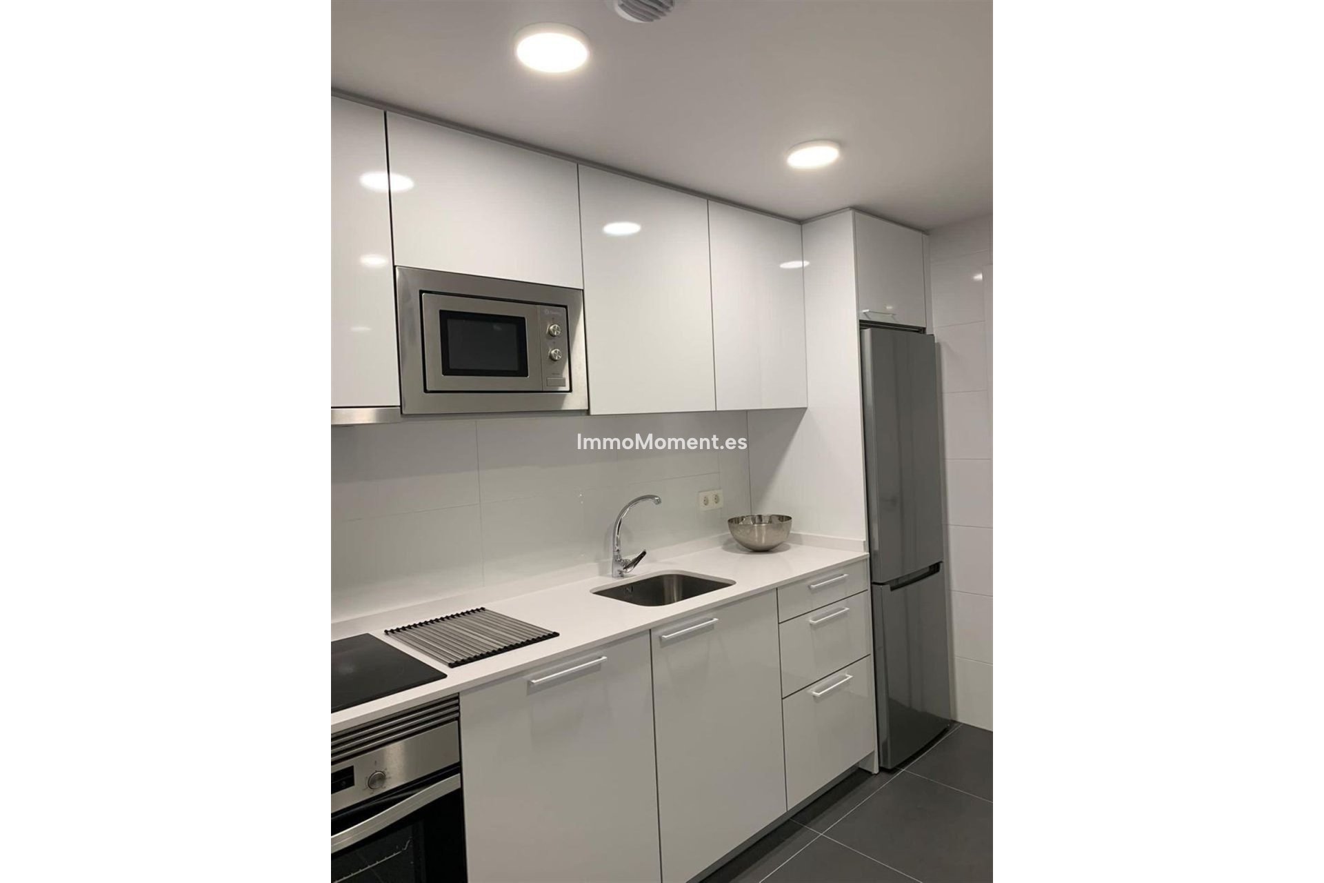 Resale - Apartment - Marbella - Nueva Andalucía