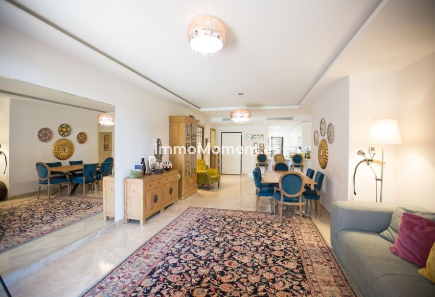 Resale - Apartment - Marbella - Nueva Andalucía