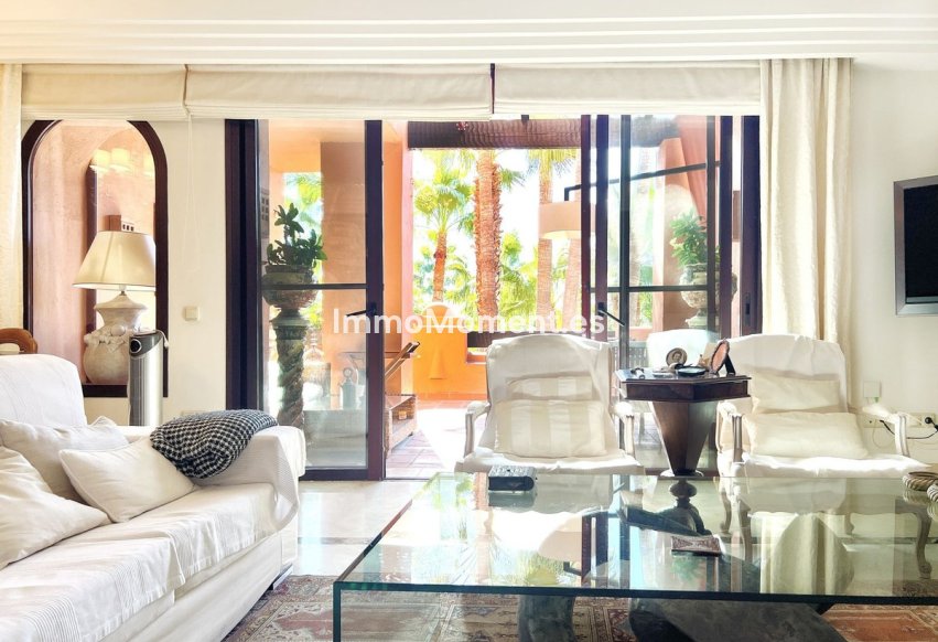 Resale - Apartment - Marbella - Nueva Andalucía