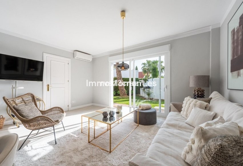 Resale - Apartment - Marbella - Nueva Andalucía