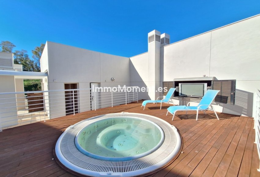 Resale - Apartment - Marbella - Nueva Andalucía