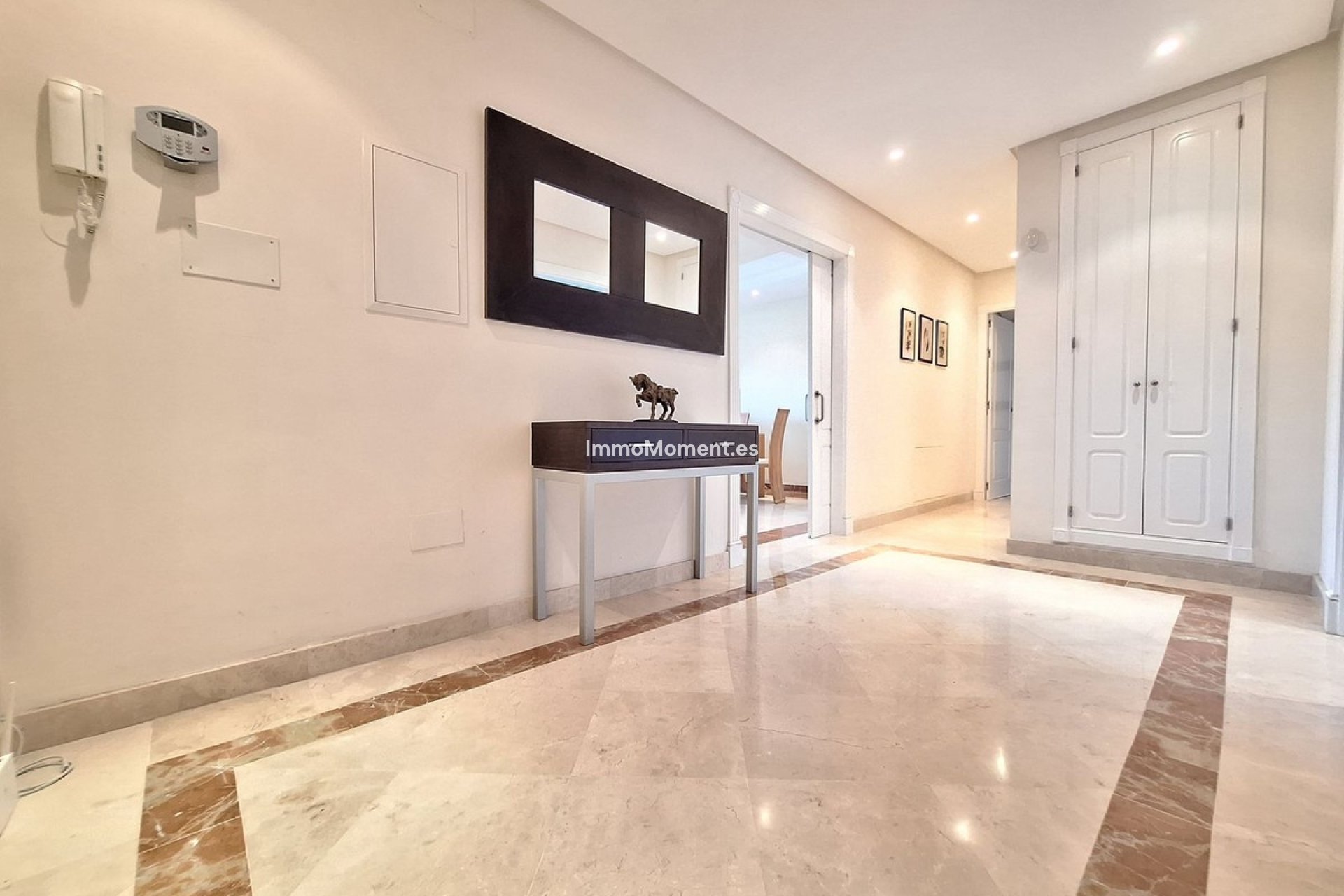 Resale - Apartment - Marbella - Nueva Andalucía