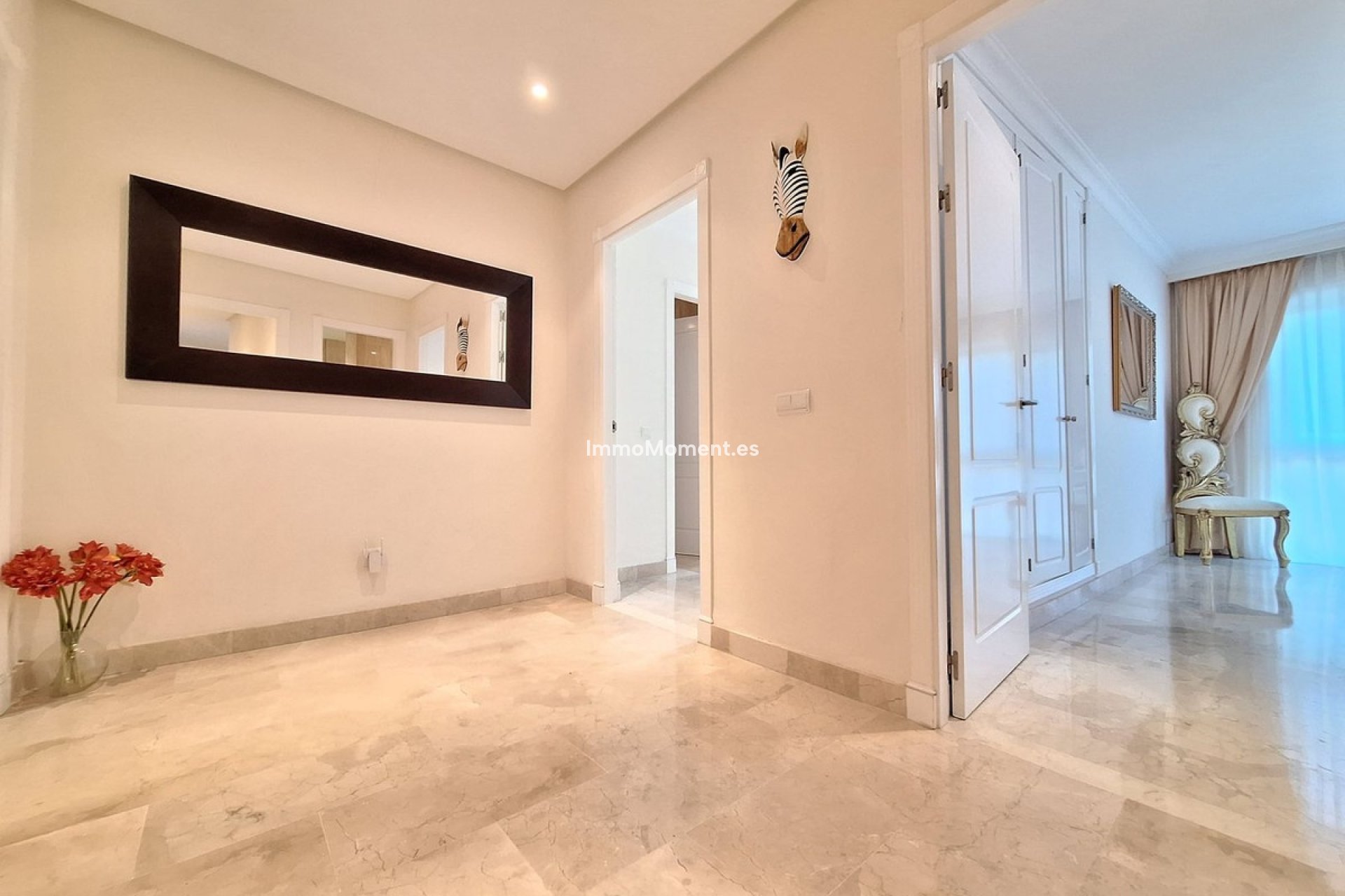 Resale - Apartment - Marbella - Nueva Andalucía