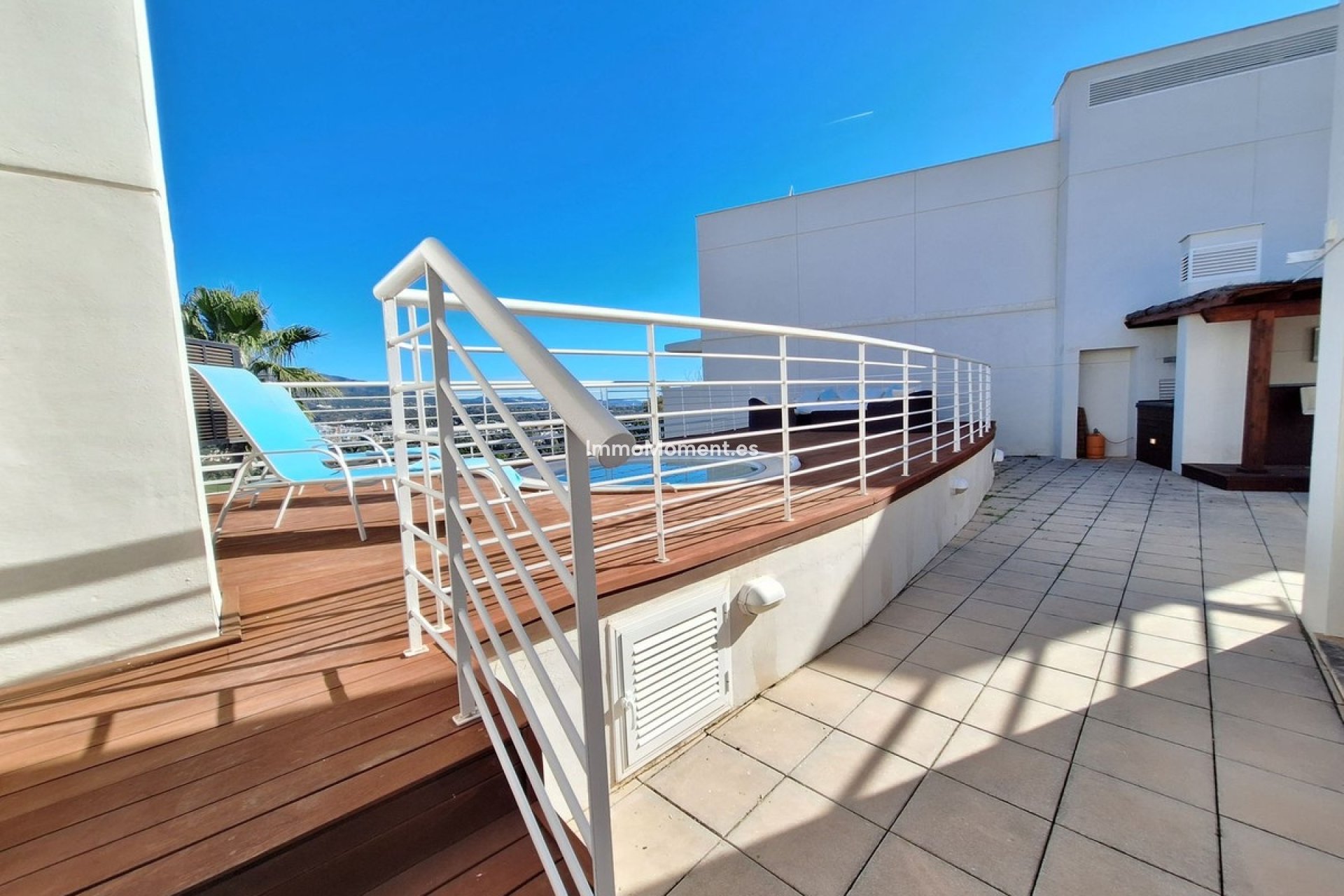 Resale - Apartment - Marbella - Nueva Andalucía