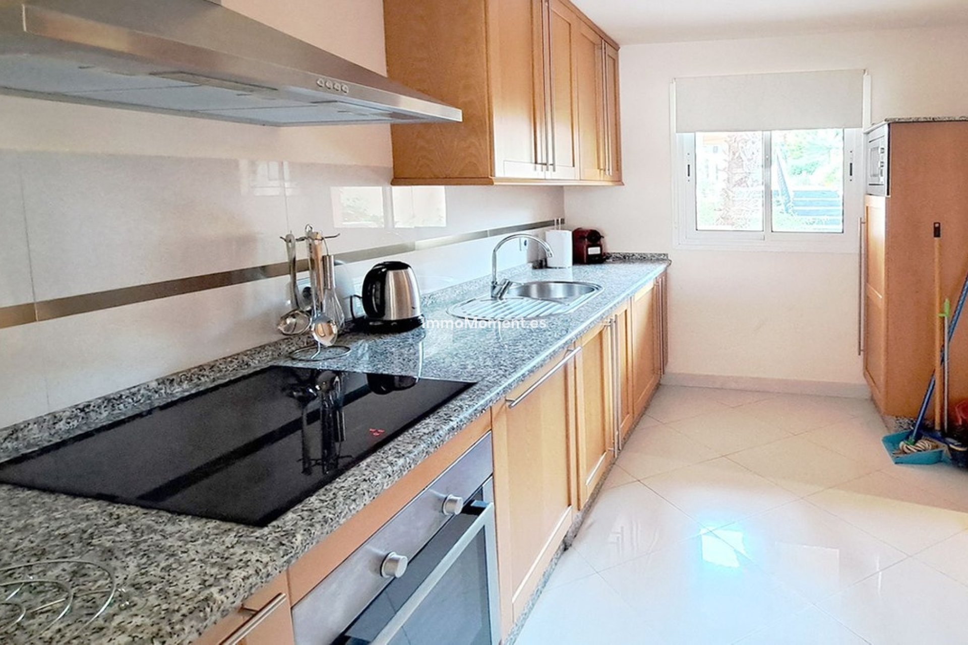 Resale - Apartment - Marbella - Nueva Andalucía