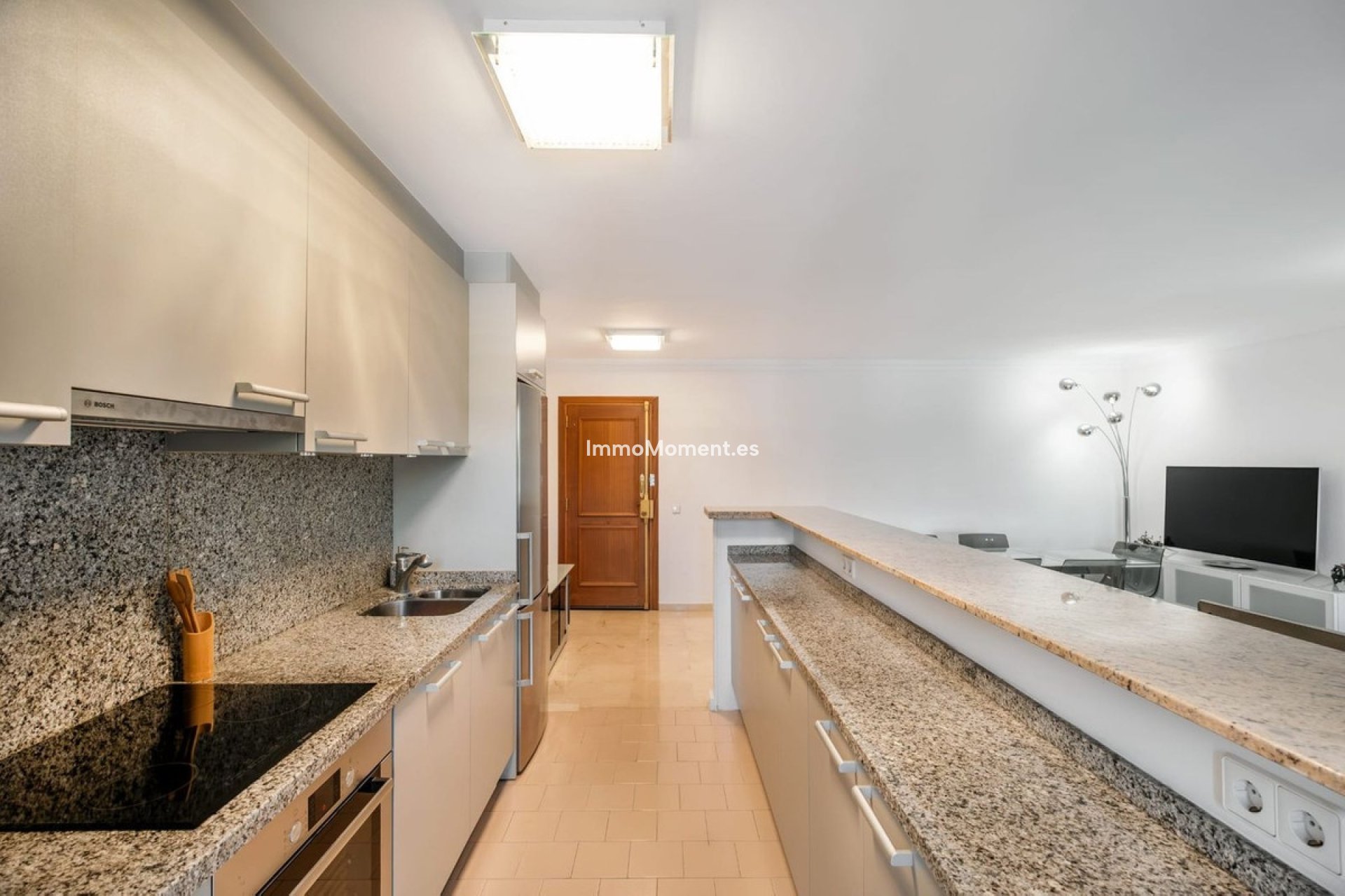 Resale - Apartment - Marbella - Nueva Andalucía