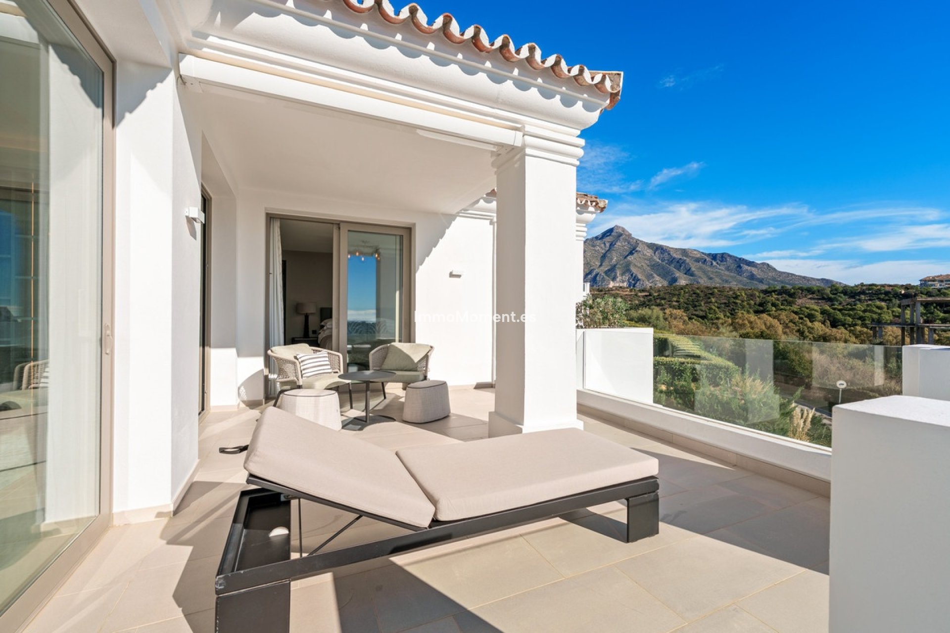 Resale - Apartment - Marbella - Nueva Andalucía