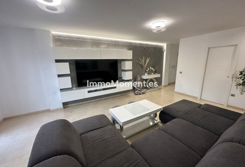 Resale - Apartment - Marbella - Nueva Andalucía
